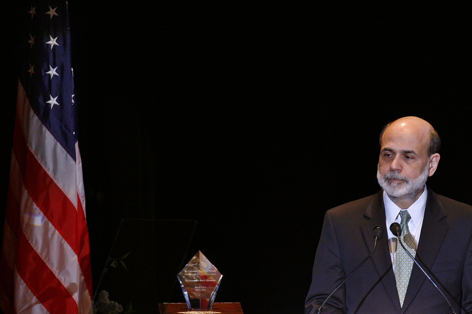 El Presidente de la Reserva Federal, Ben Bernanke, pide medidas al Congreso para salvar la crisis hipotecaria.