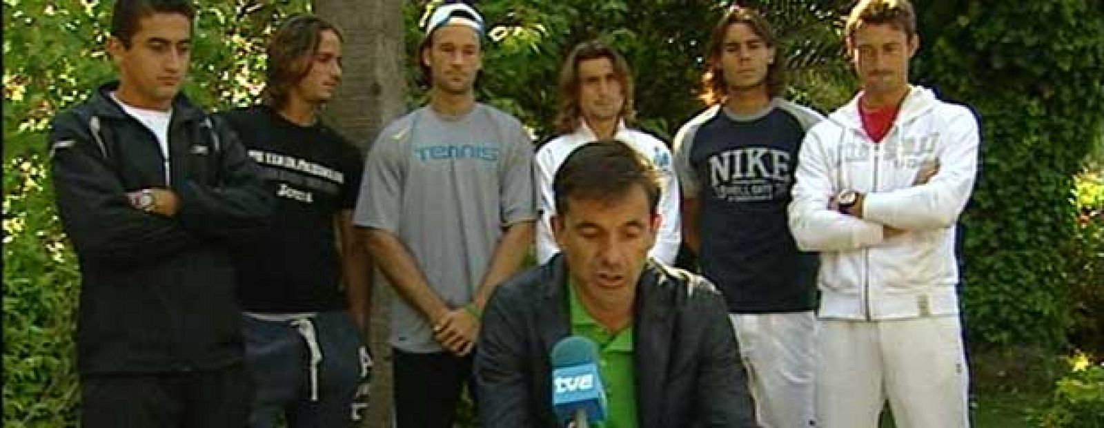 Los tenistas del equipo nacional, con el capitán, Emilio Sánchez Vicario, al frente, se rebelaron ante la decisión de Pedro Muñoz de no escucharles sobre la sede de las semifinales de la Copa Davis.