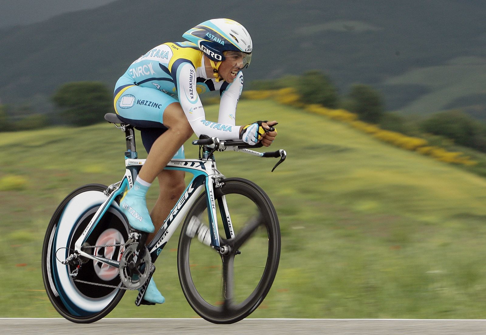 Contador da un golpe de autoridad en la crono del Giro de Italia