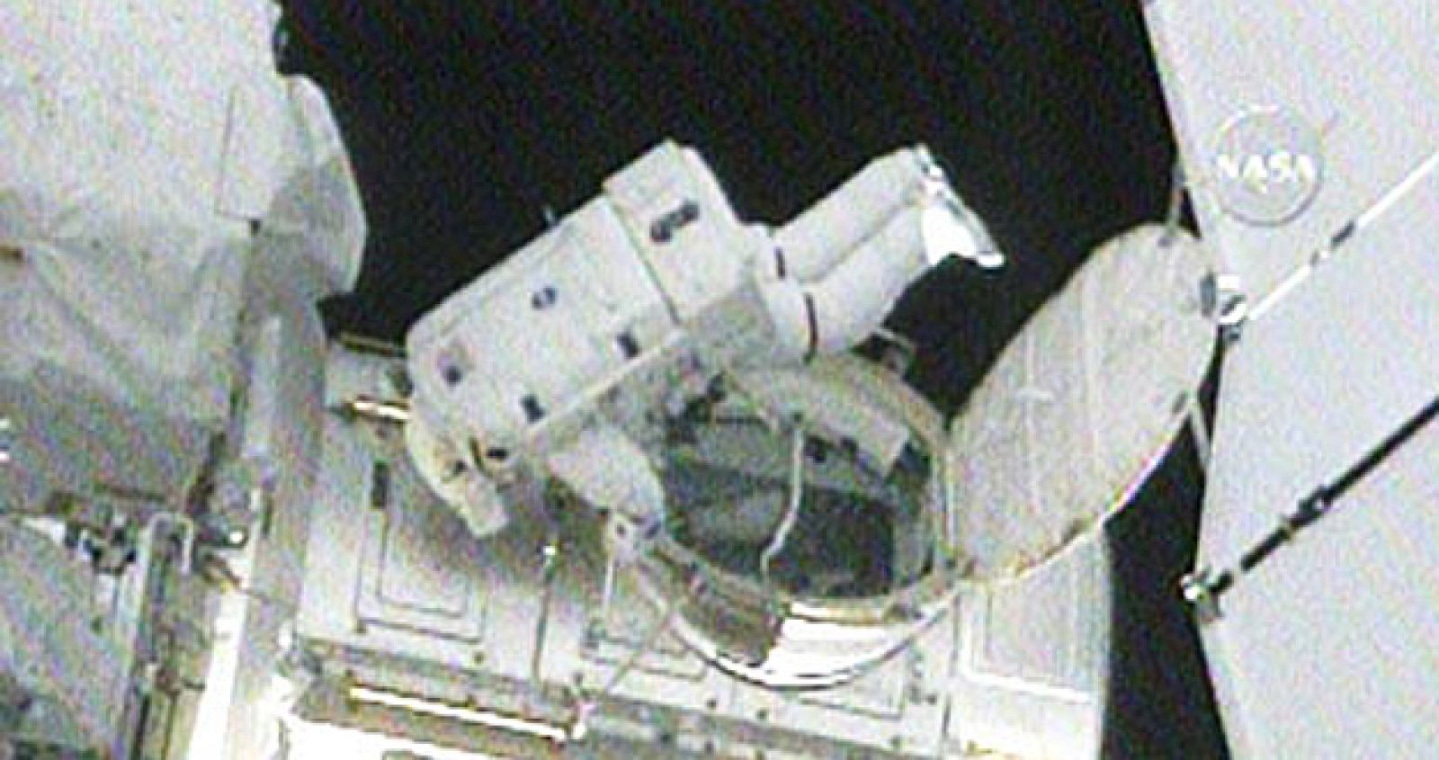 Imagen en vivo del segundo paseo espacial del 'Discovery'.