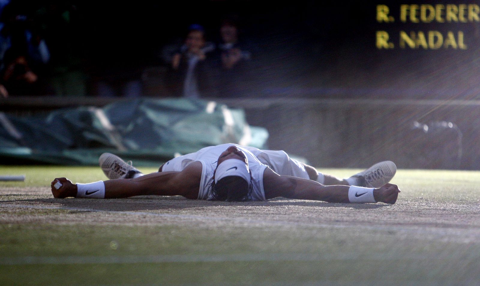 Rafa Nadal celebra su victoria histórica en Wimbledon