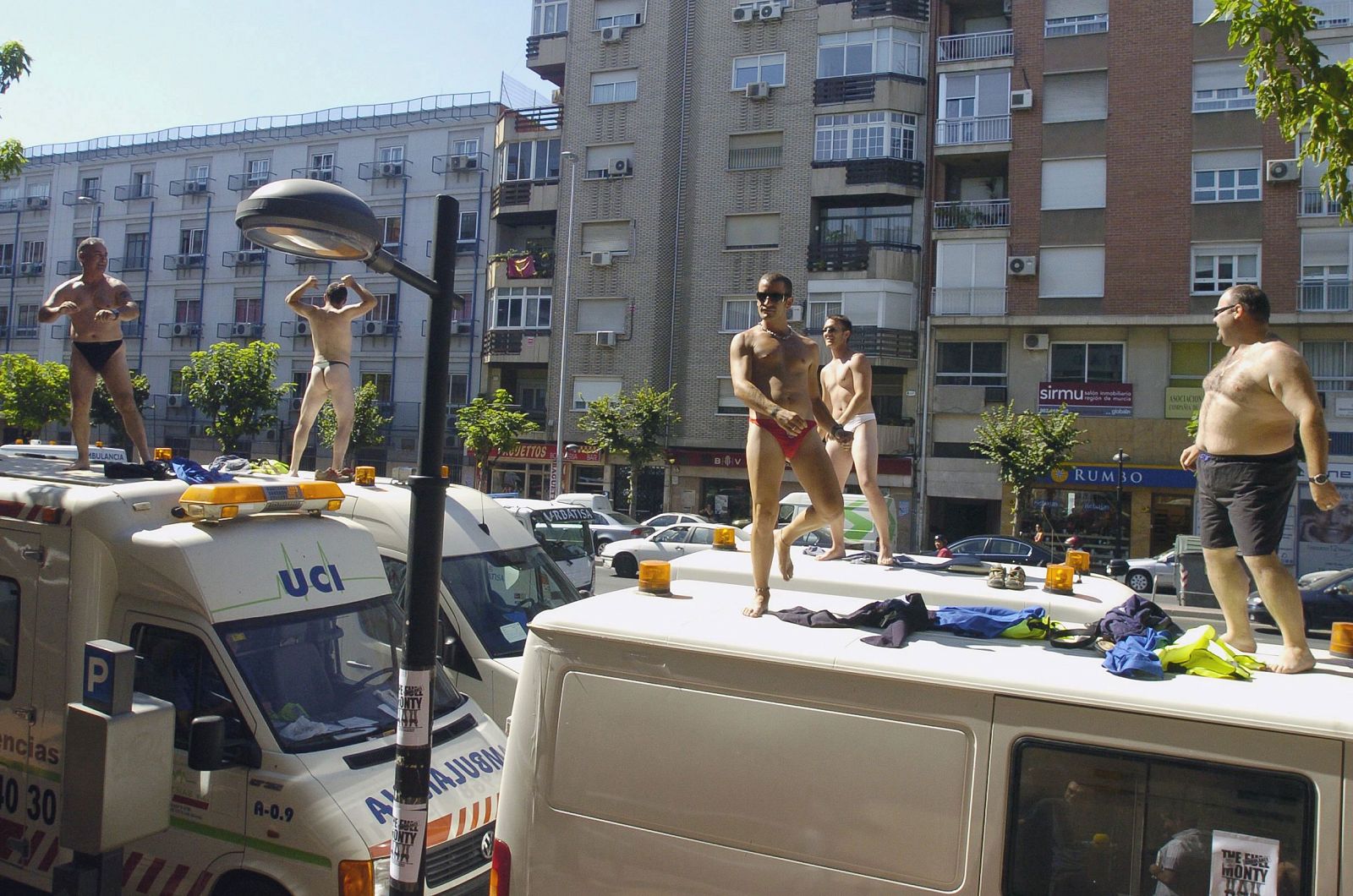 Conductores de ambulancias de Murcia al desnudo