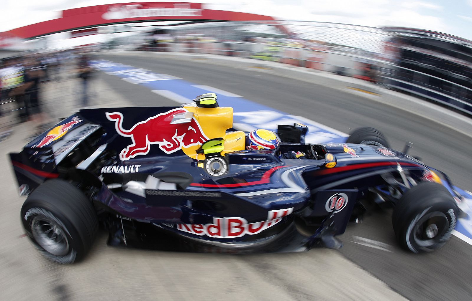 El equipo Red Bull necesitará cubrir una plaza  tras la retirada a final de temporada de David Coulthard.