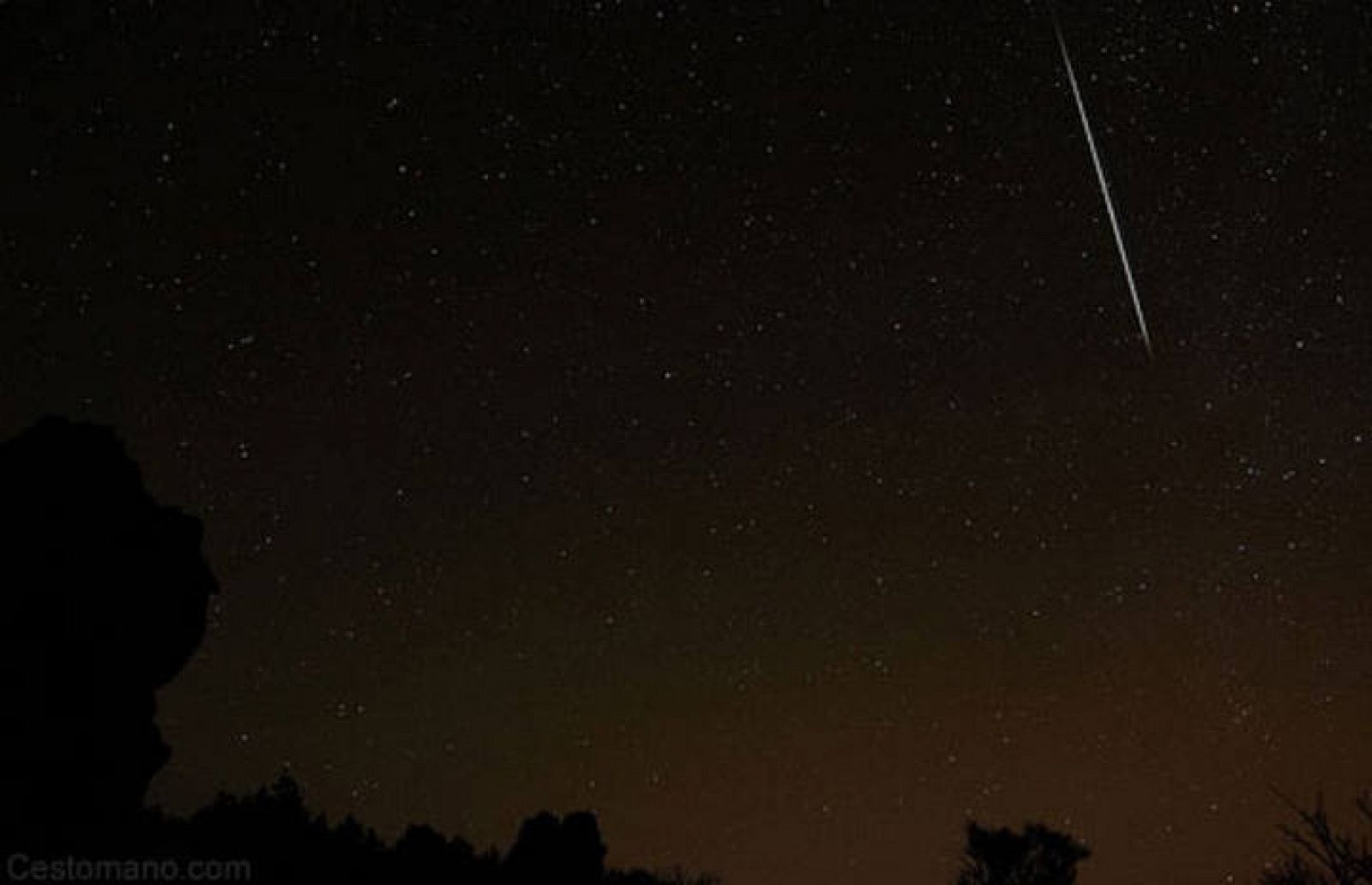 Imagen de un meteoro cruzando el cielo de Tenerife.