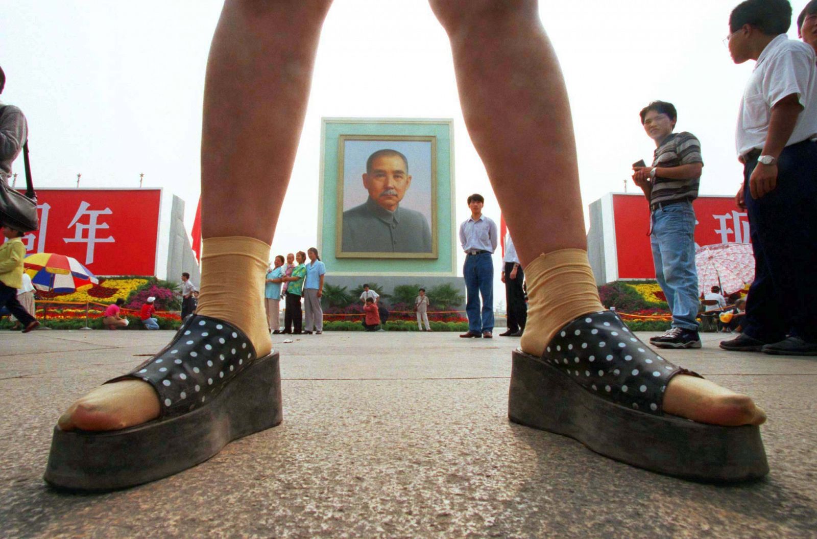 Los chinos deben evitar usar calcetines blancos y zapatos negros