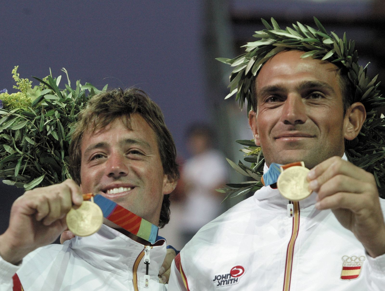 Iker Matínez y Xabier Fernández, con la medalla de oro conseguida en Atenas '04.