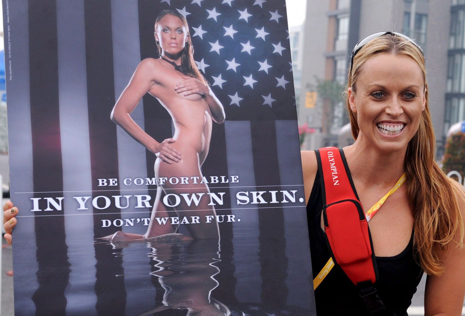 La nadadora estadounidense, doble campeona olímpica, colaboró en una campaña en contra de la exportación de pieles.