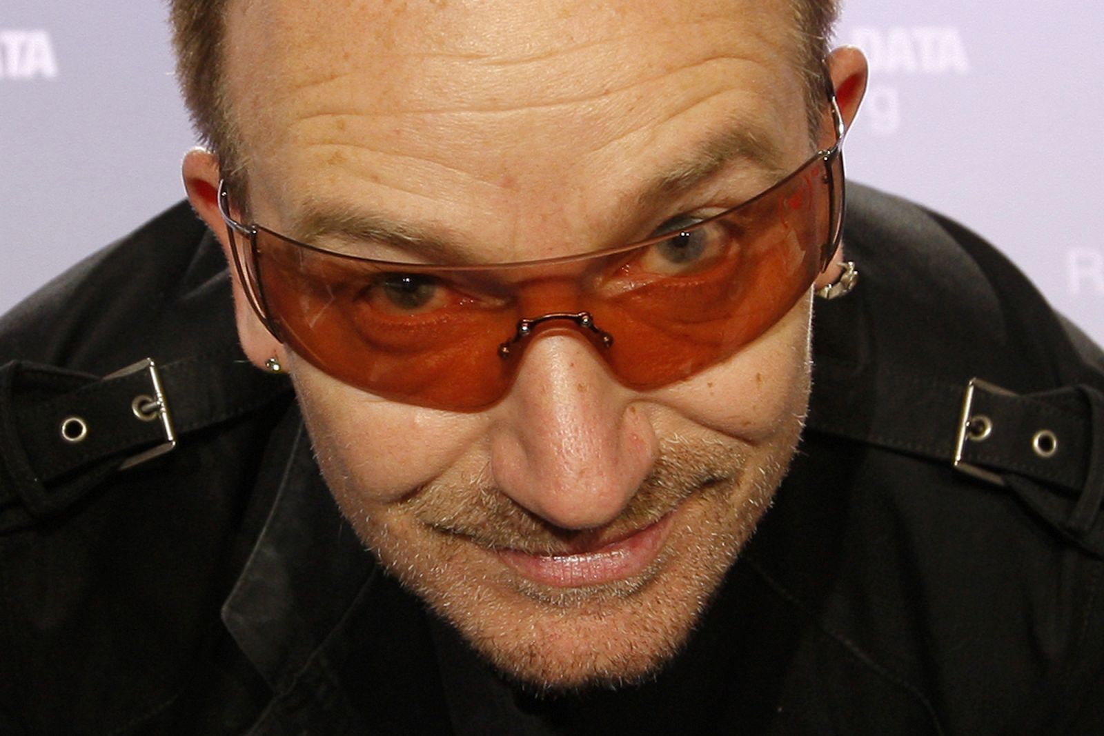 Bono, durante una conferencia sobre SIDA, África y comercio en África celebrada en París el pasado mes de junio.