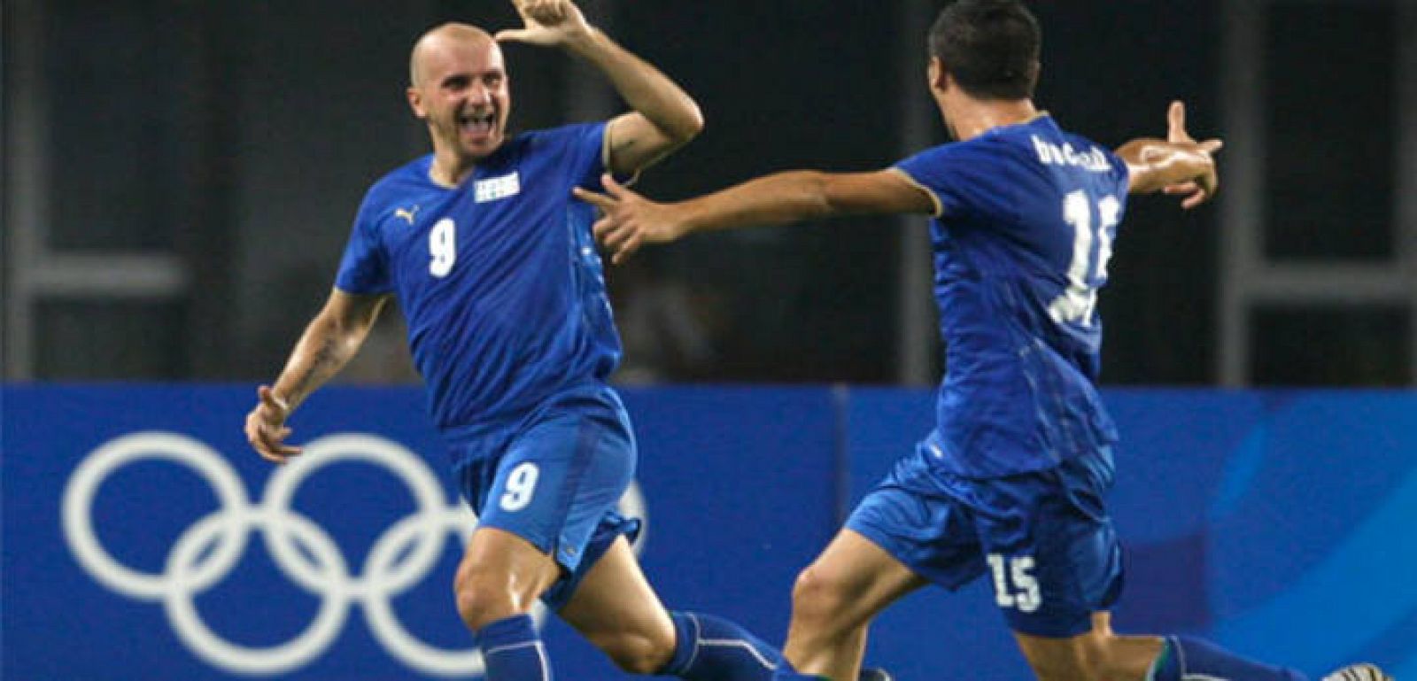 Tommaso Rocchi celebra uno de los goles de Italia ante Corea del Sur.