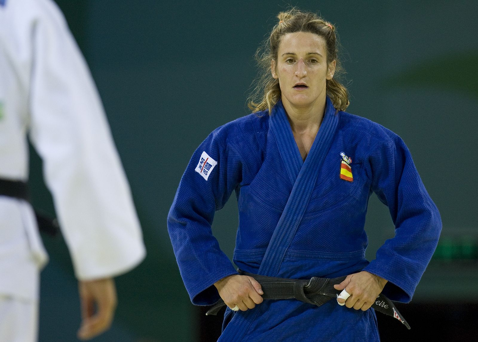 La judoca española Leire Iglesias tras perder con la holandesa Edith Bosch.