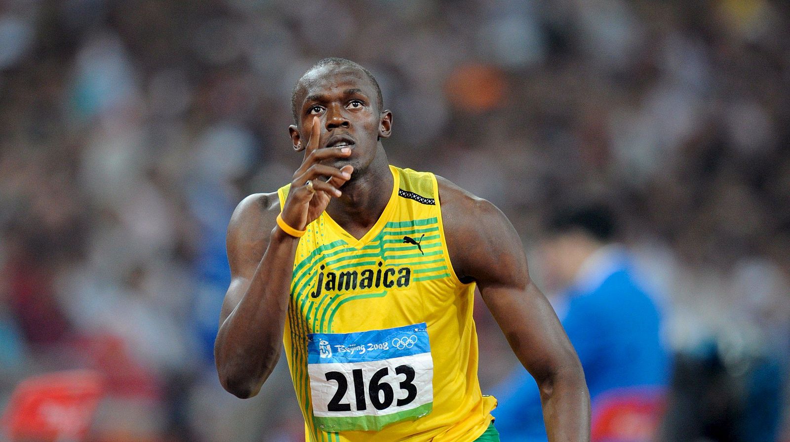 El jamaicano Usain Bolt pasa a la final de los 200 metros.