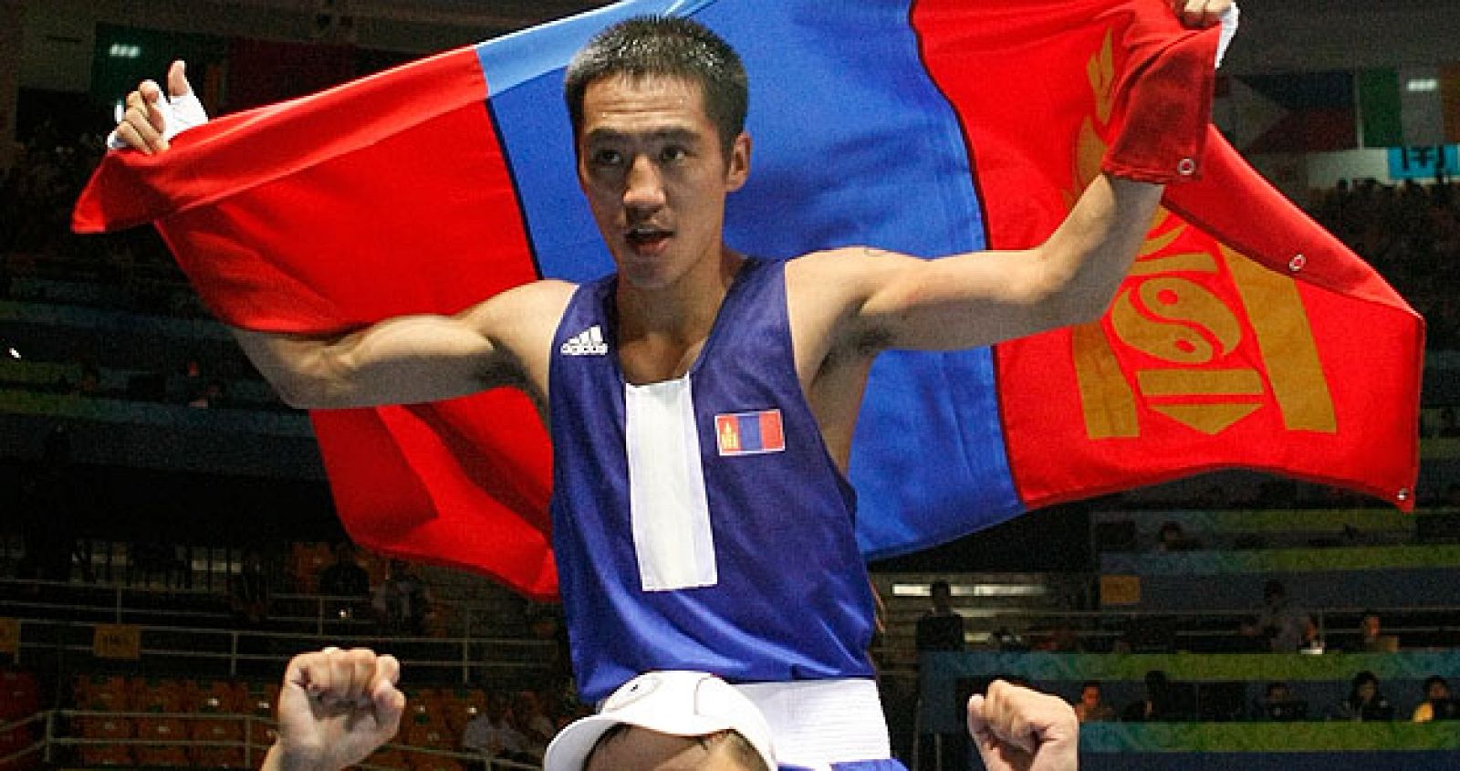El púgil mongol Badar-Uugan estaba exultante tras ganar la medalla de oro en peso mosca