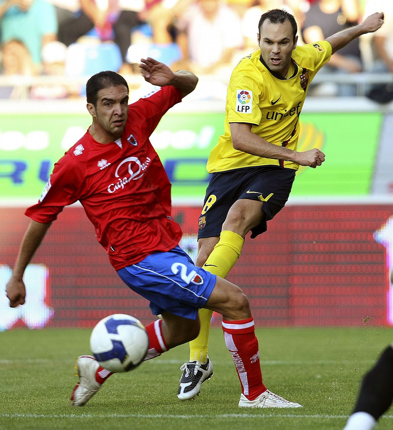 El Barcelona aburre en su primer partido de liga y pierde por 1-0 ante en Numancia.