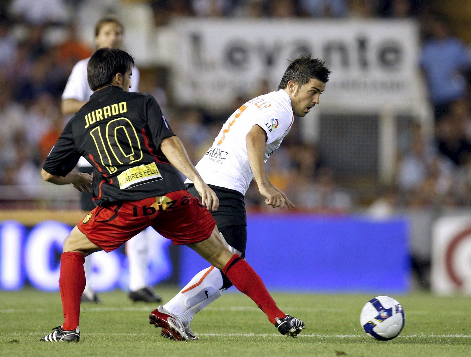 El Valencia no deja que Villa se marche, después de haber renovado hasta 2014.