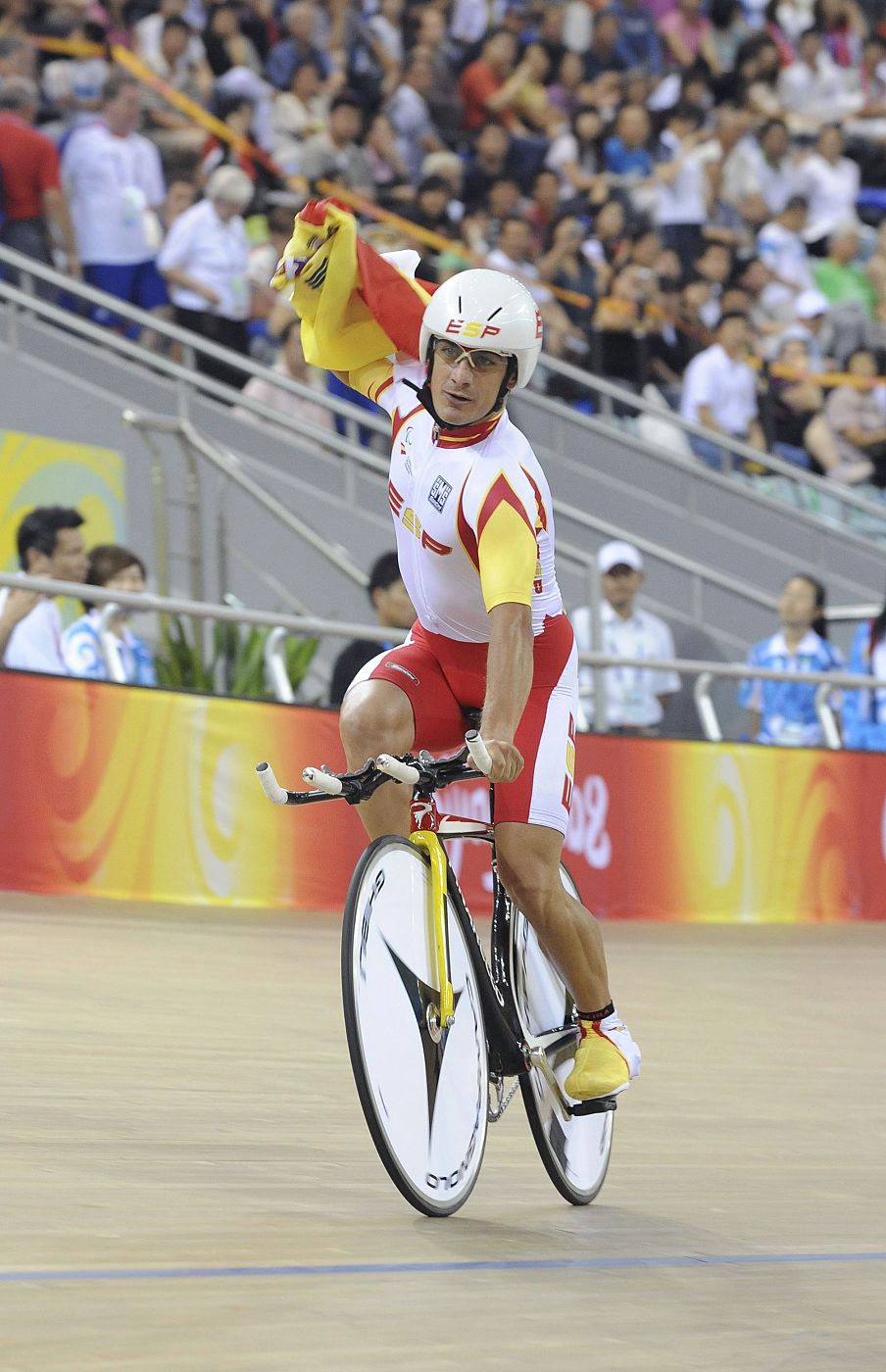 César neira consiguió la primera medalla para España en persecución individual.