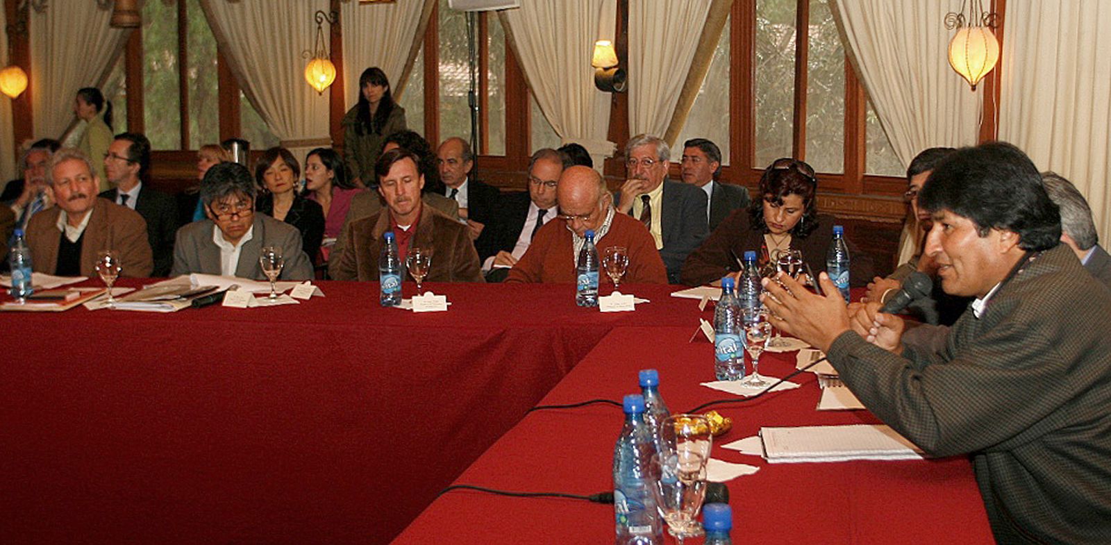 La reunión, que ha durado diez horas, ha tenido lugar en Cochabamba.