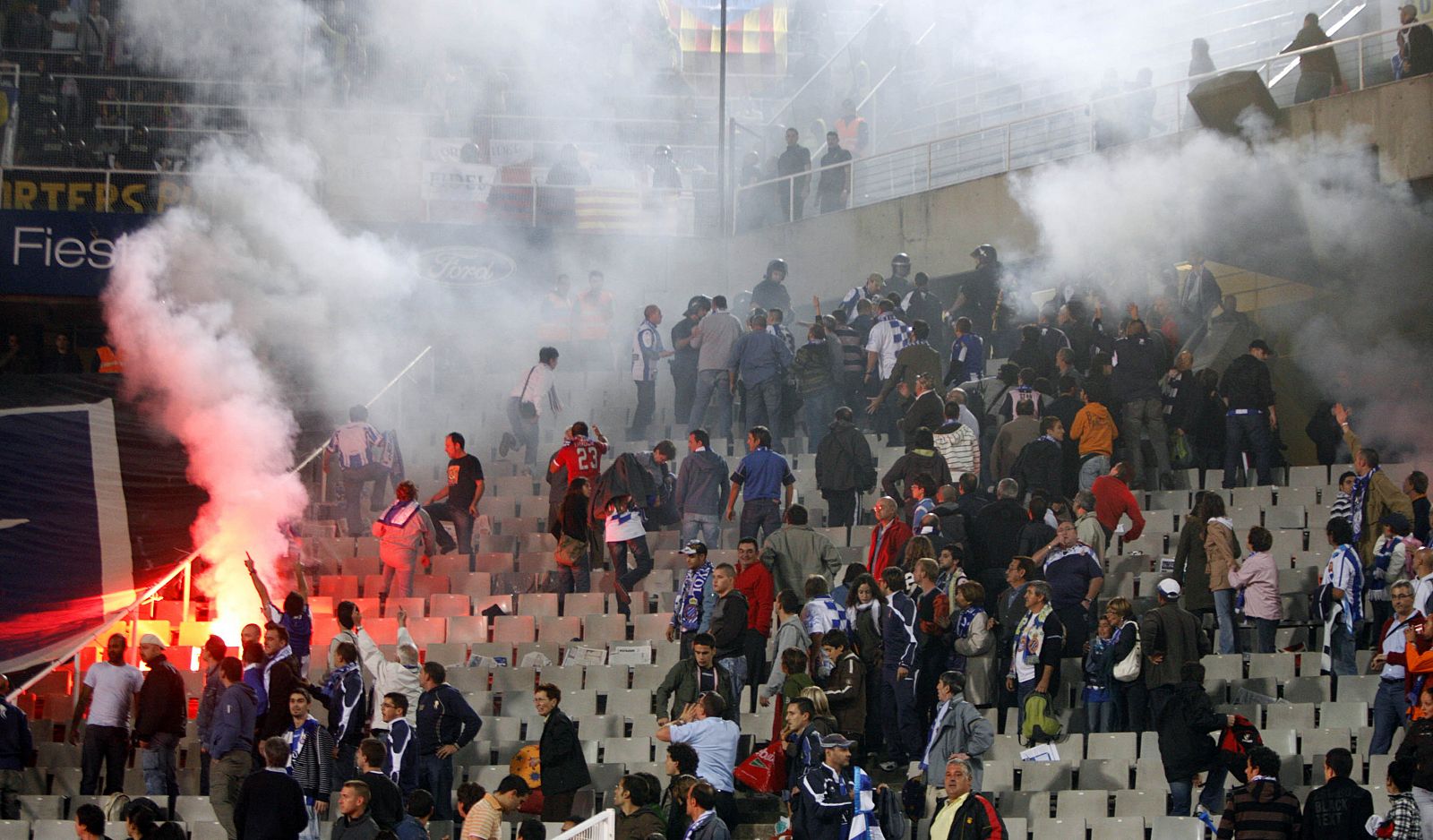 Los seguidores radicales del Espanyol, durante el derbi catalán.