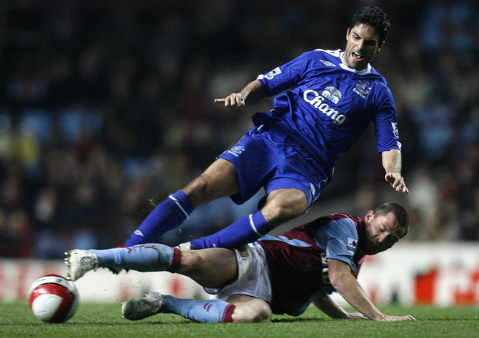 Mikel Arteta, durante un encientro con su equipo, el Everton.