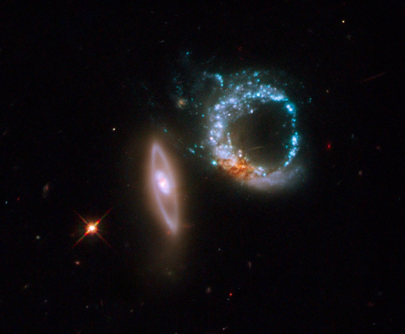 Imagen del encuentro gravitacional de dos galaxias, captado por el telescopio Hubble.