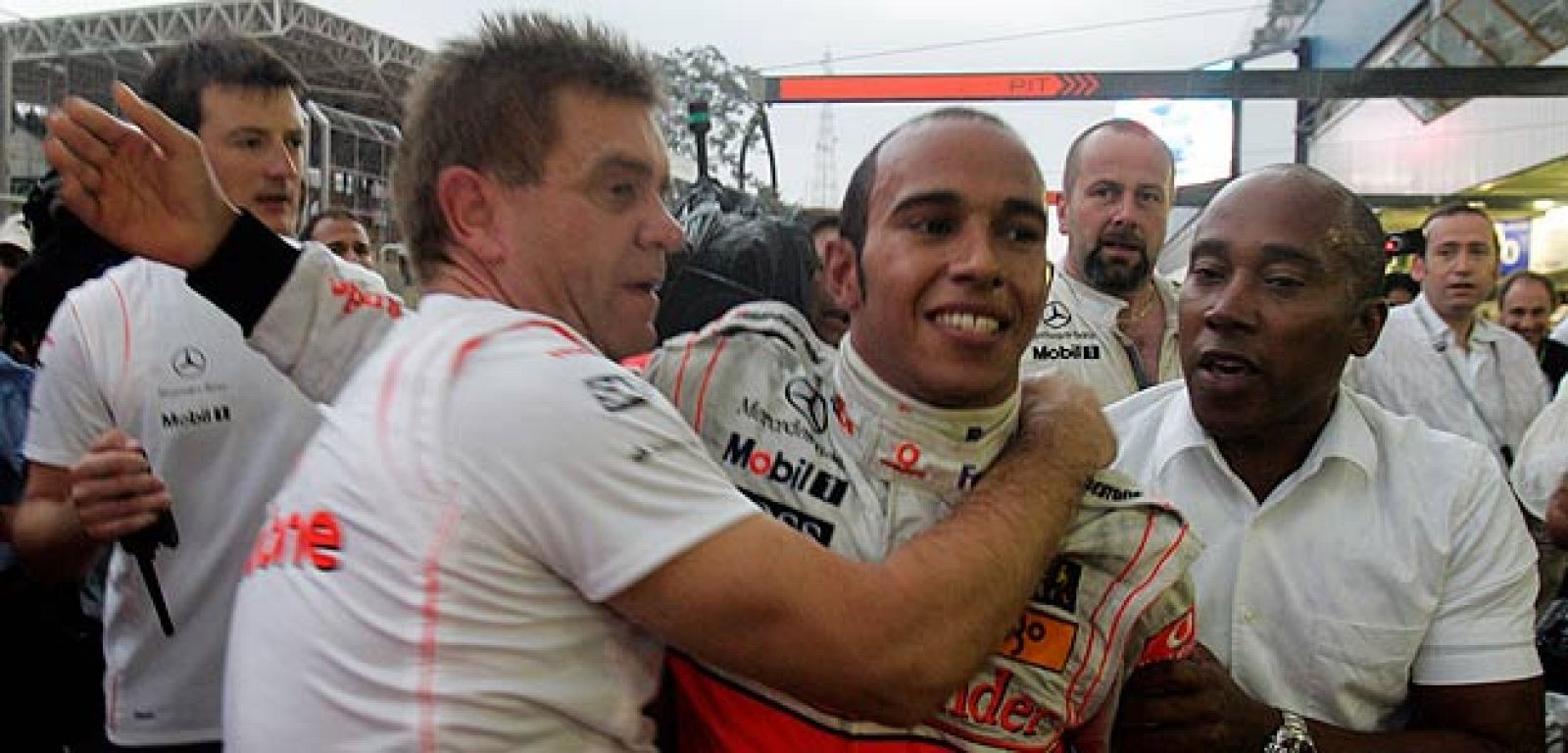 Hamilton se ha proclamado campeón del mundo de Fórmula 1 con 23 años.