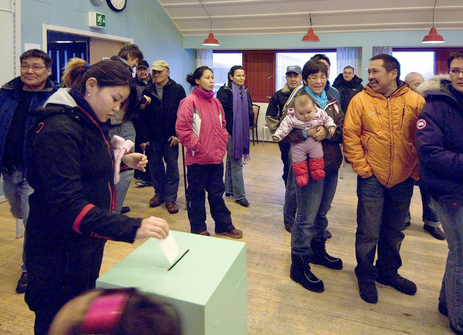 Groenlandeses votan la reforma del estatuto