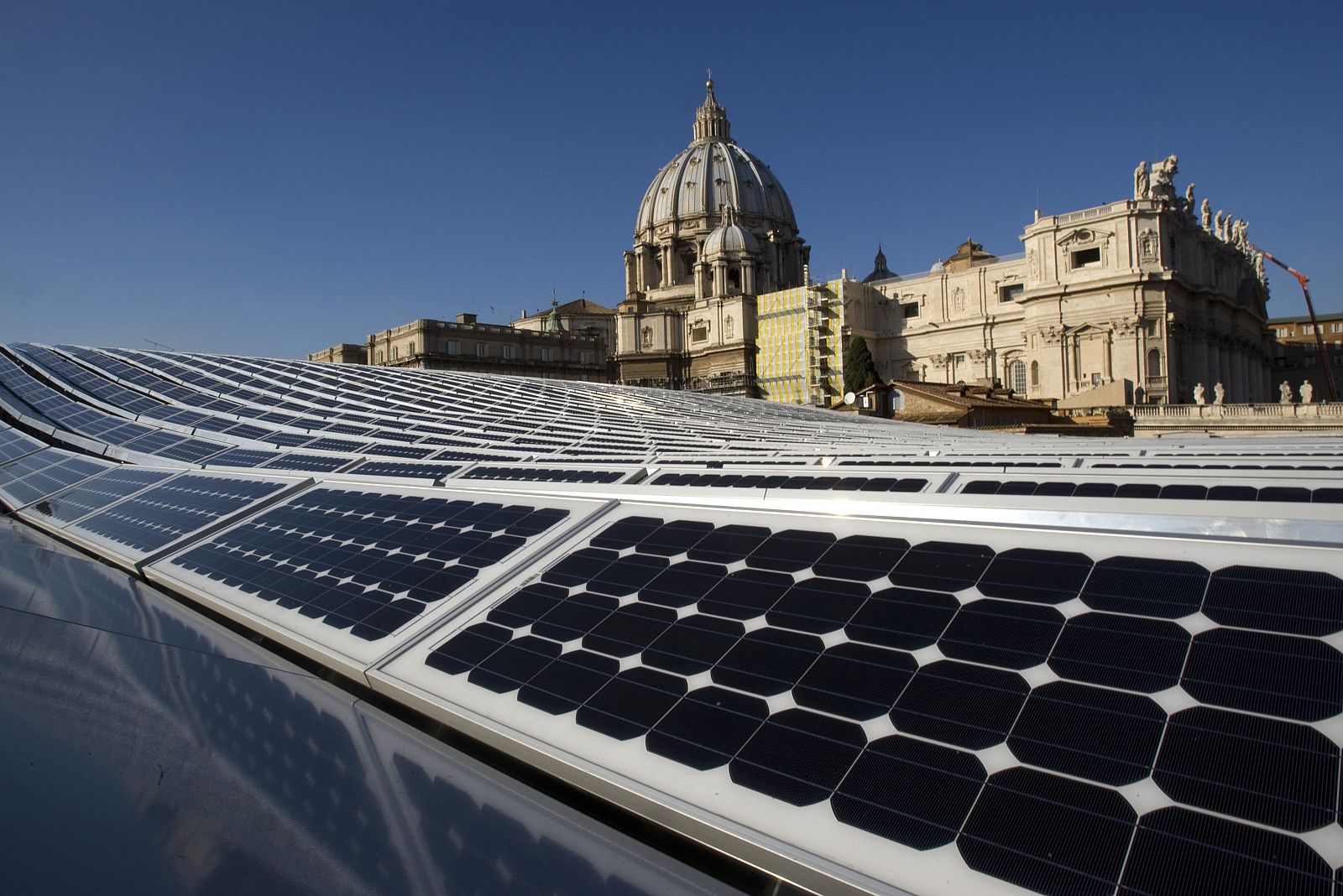 Los paneles solares alimentarán el aula Pablo VI, que utiliza Benedicto XVI para su tradicional audiencia de los miércoles.