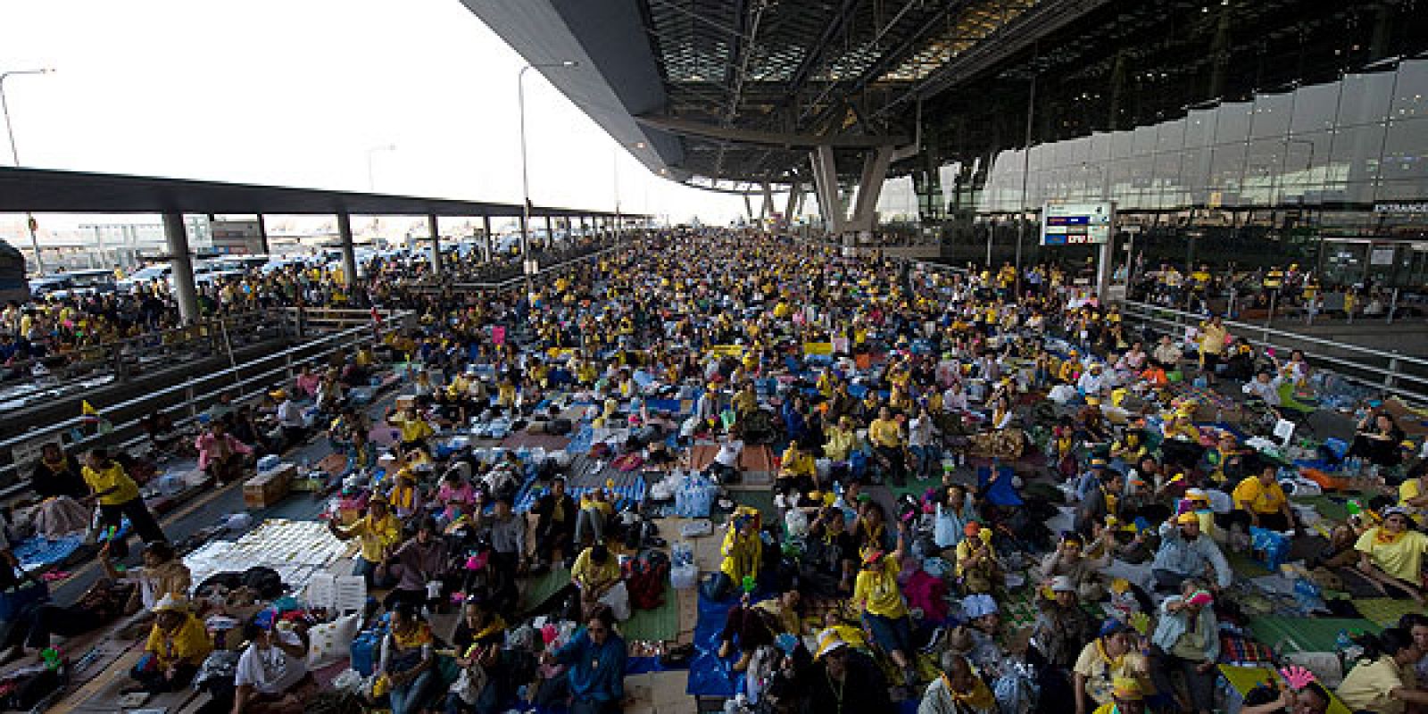 Sigue el caos en los aeropuertos de Tailandia