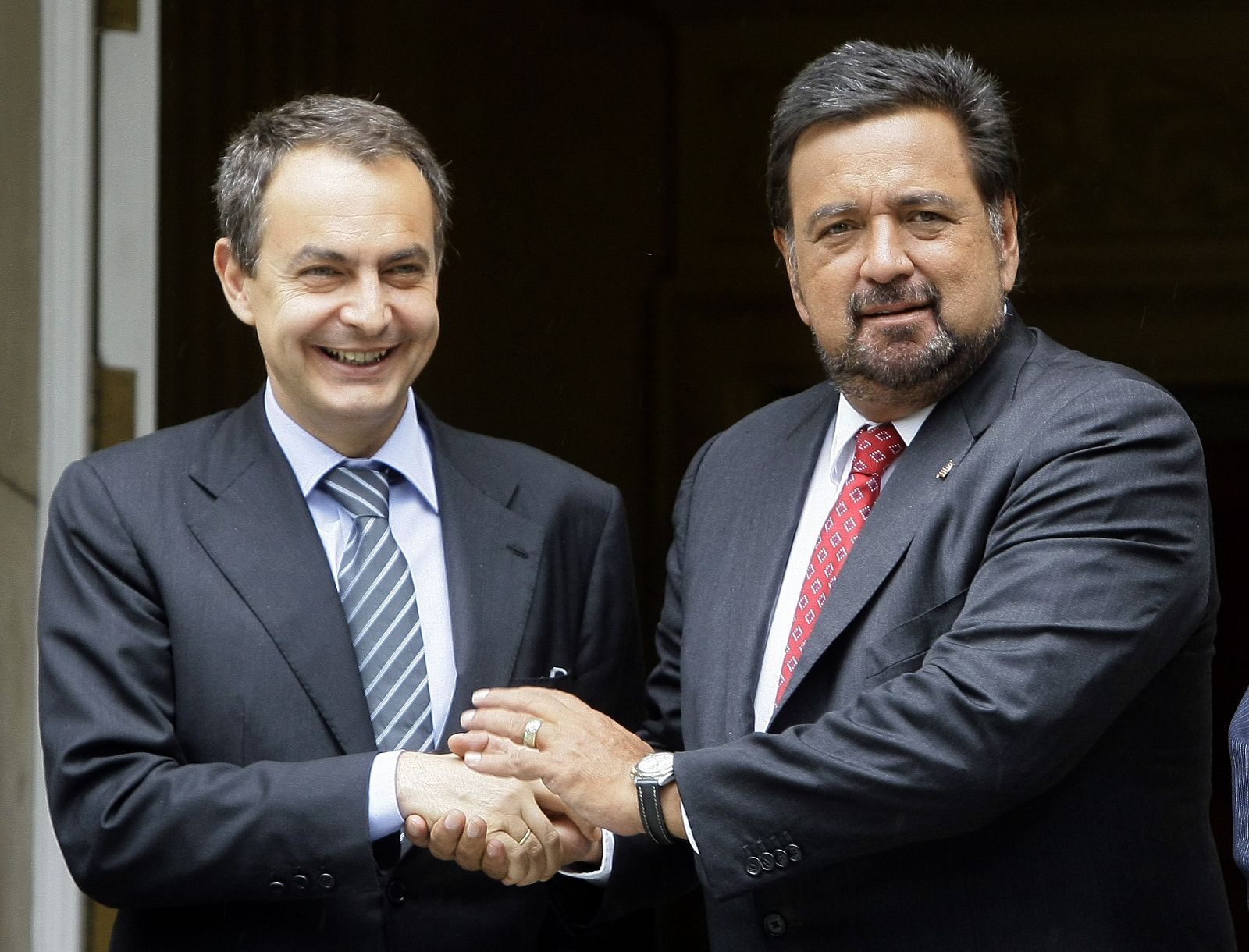 RIchardson saluda a Zapatero durante su última visita a España, el pasado verano.