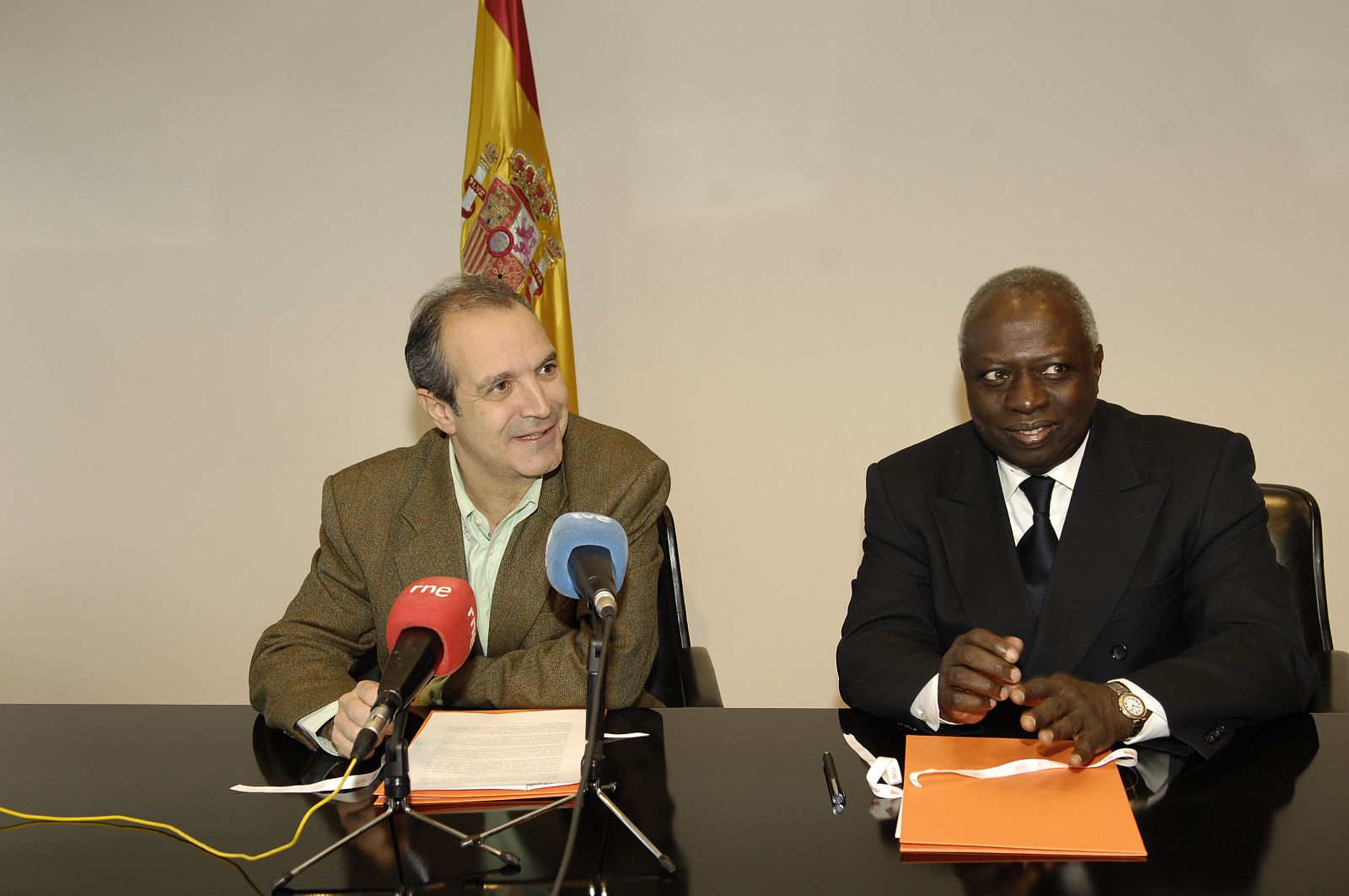 Luis Fernández y Jacques Diouf firman en Madrid el documento entre RTVE y la FAO