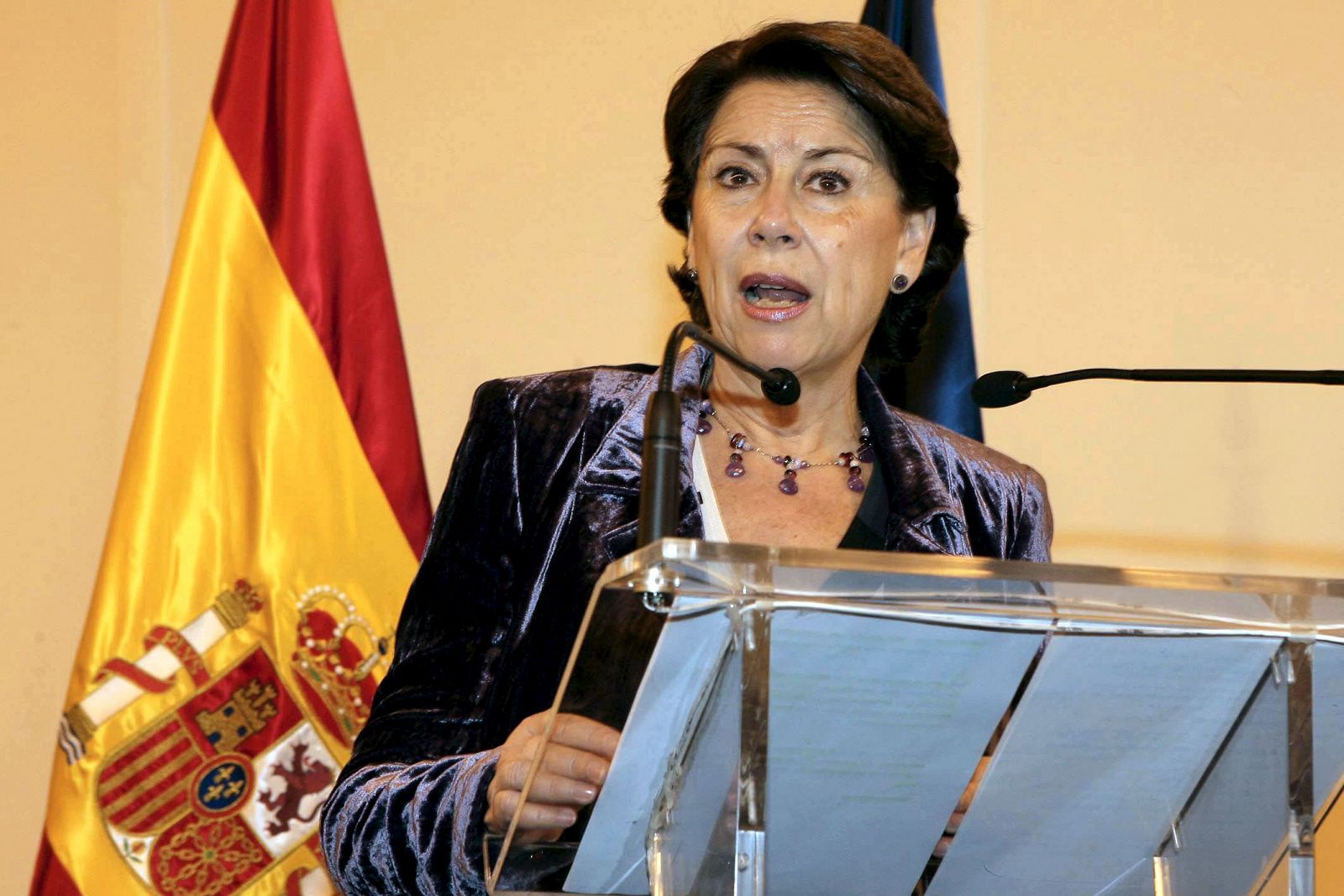 Magdalena Álvarez critica a los gobiernos del PP