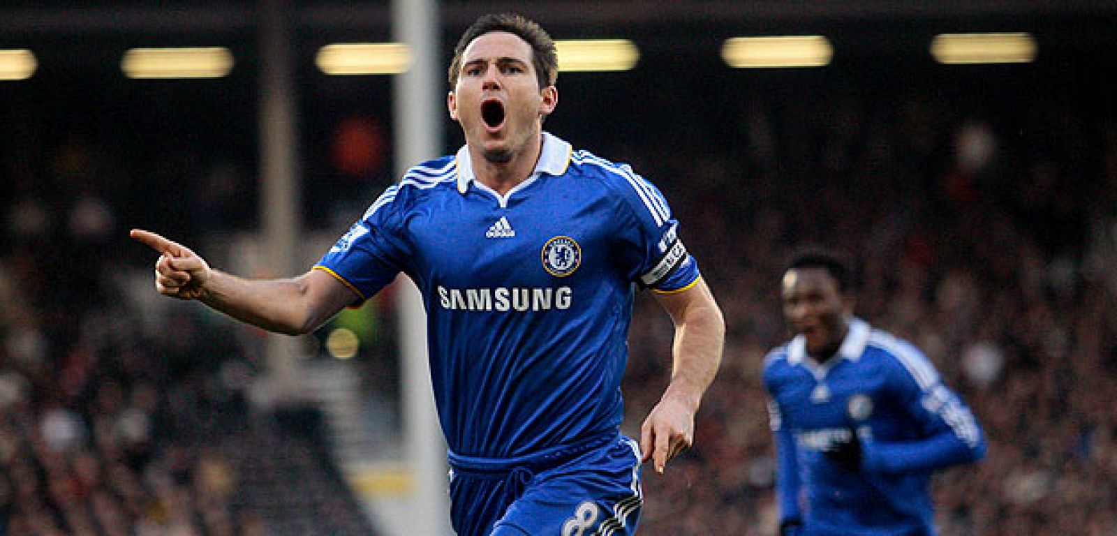 Frank Lampard del Chelsea celebra su gol contra el Fulham durante su partido de la Premier League.