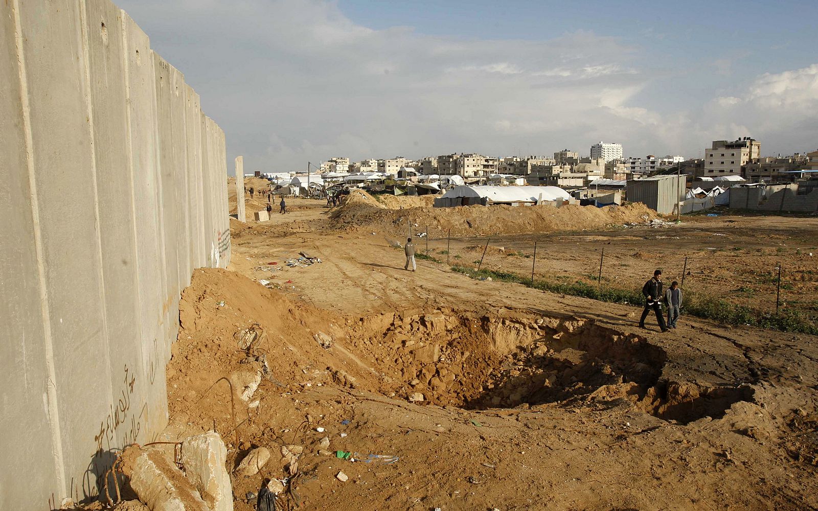 Túnel destruido en la Franja de Gaza junto a la frontera con Egipto. Imagen del 31 de diciembre de 2008.
