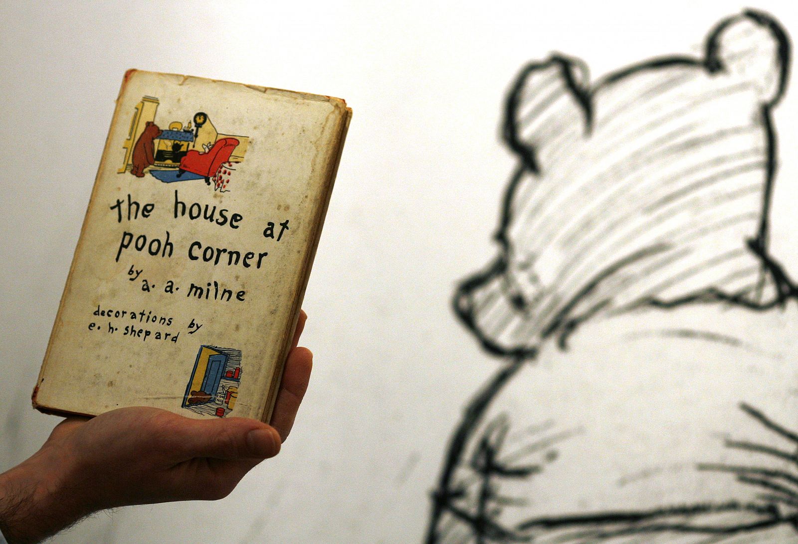 Ejemplar sacado a subasta de 'The house a Pooh Corner', una de las primeras historias de Winnie The Pooh, que vuelve en otro libro 80 años después