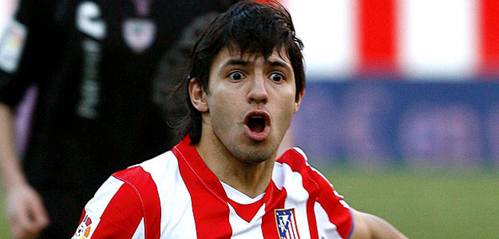 Agüero  hace un gesto en un momento del partido que ha jugado su equipo contra el Athletic de Bilbao.