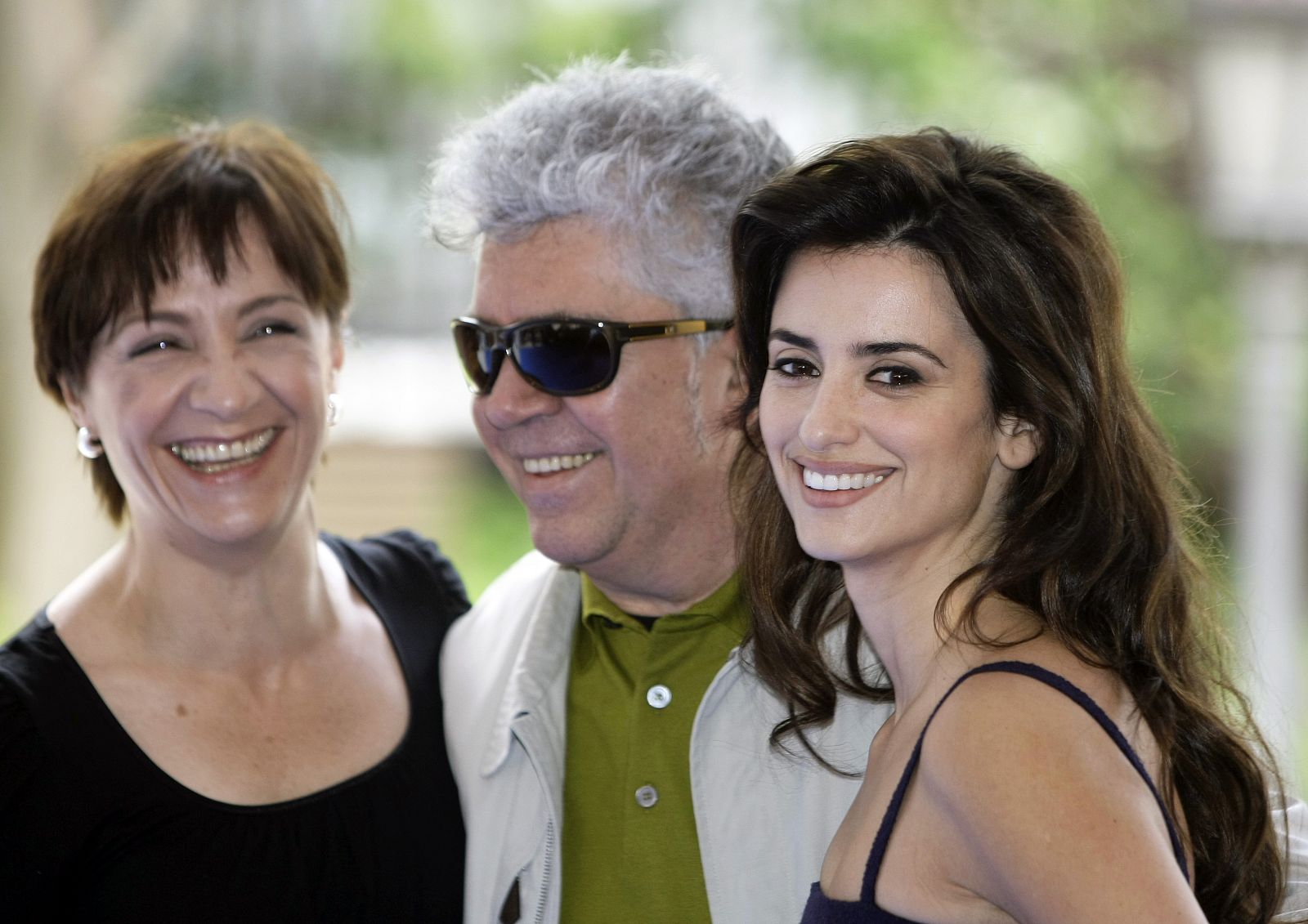 Spanish film director Almodovar and actresses Penelope Cruz and Portillo smile during a photocall in Madrid