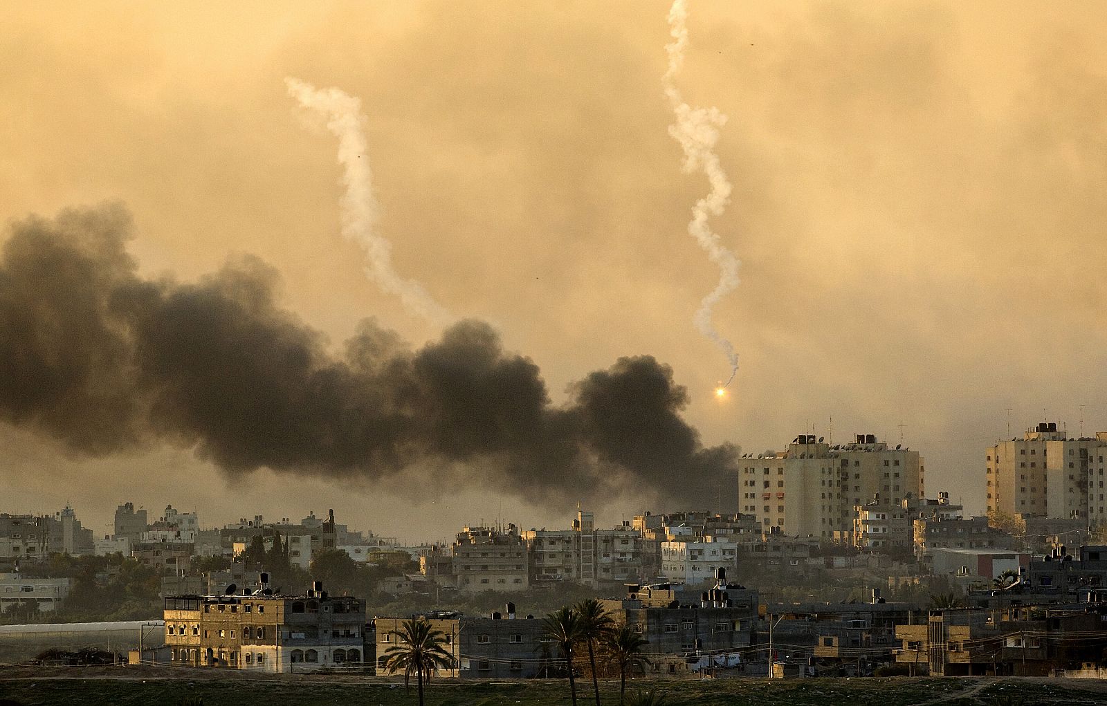El ejército se repliega al sur de la ciudad de Gaza tras su primera incursión en la capital.