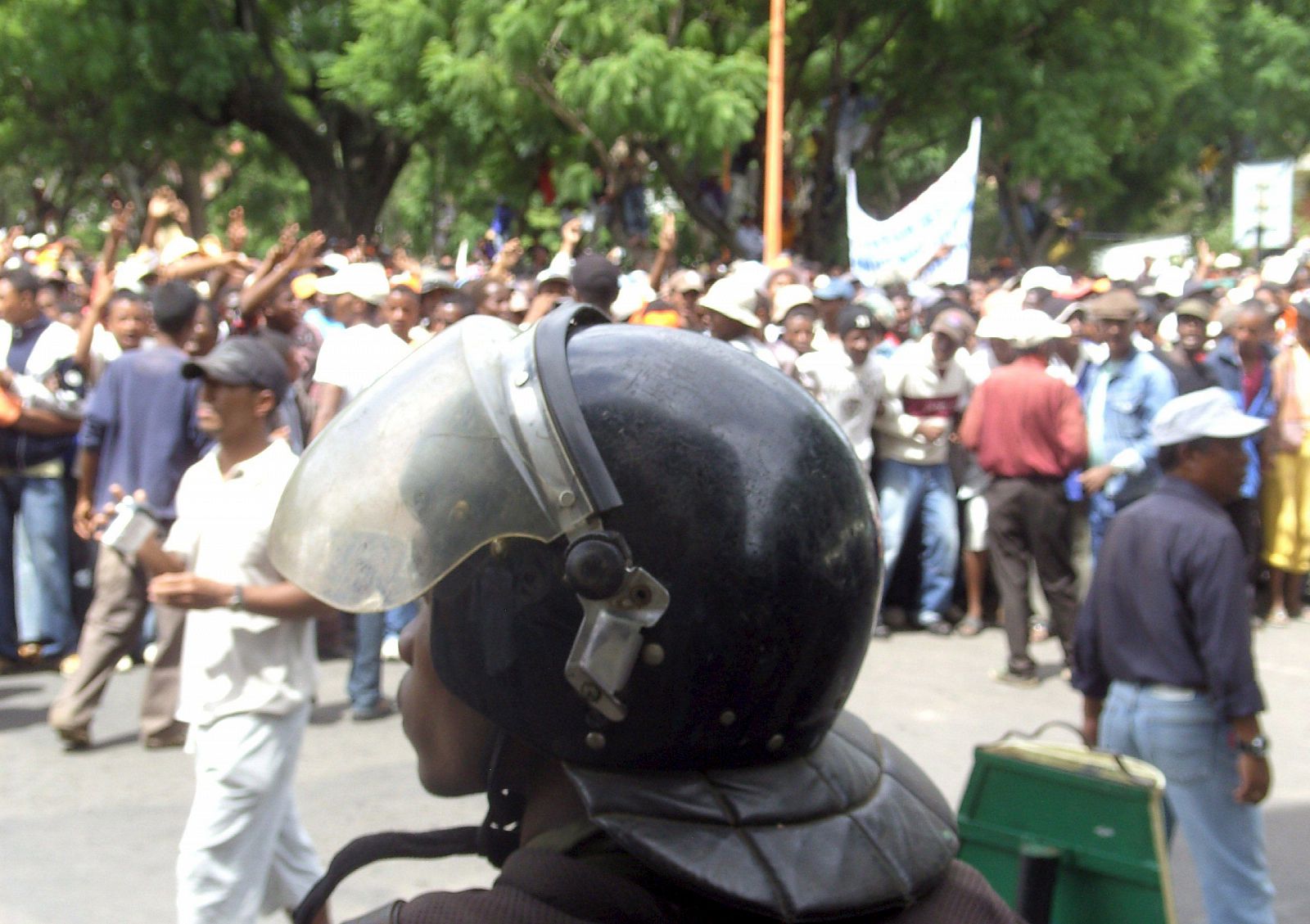 La policía ha disparado contra los manifestantes desarmados