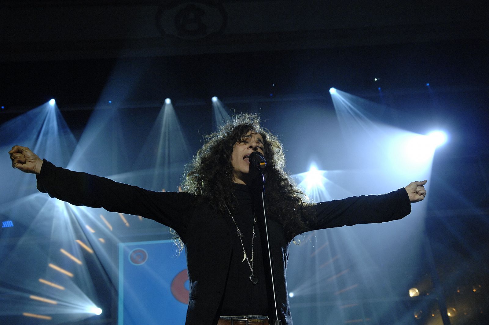 Rosario es la madrina de esta 2ª gala de Eurovisión 2009: el Retorno.