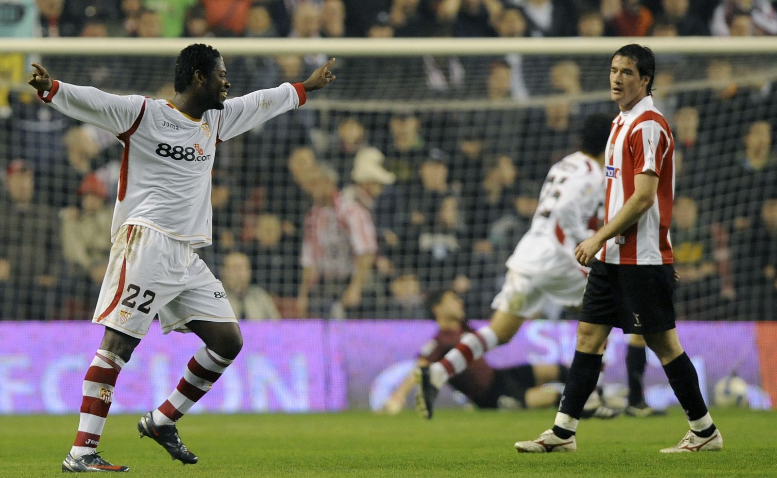 Christian Romaric del Sevilla celebra el gol marcado al Athletic de Bilbao.