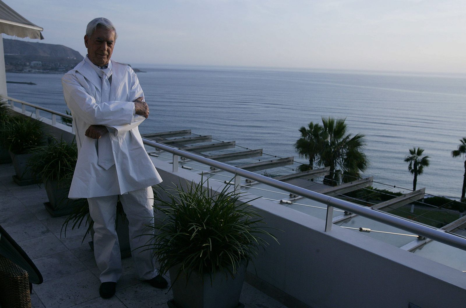 Mario Vargas Llosa en campaña de reciclaje