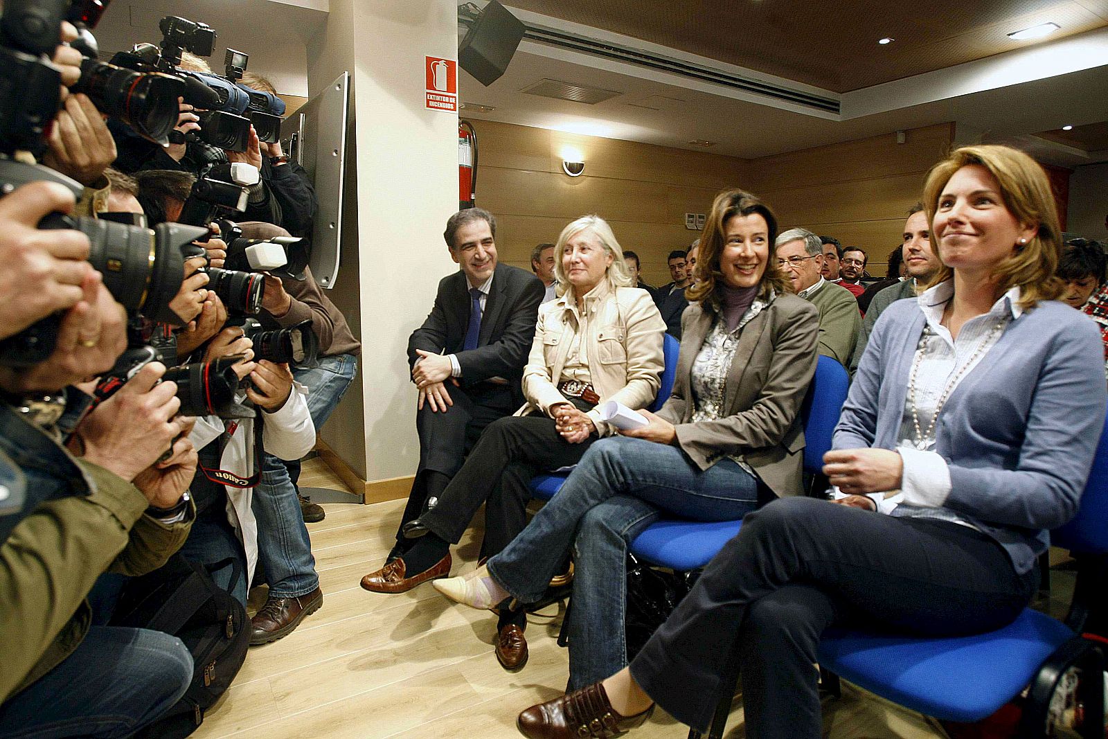 Arantza Quiroga, a la derecha, presidirá el Parlamento vasco.