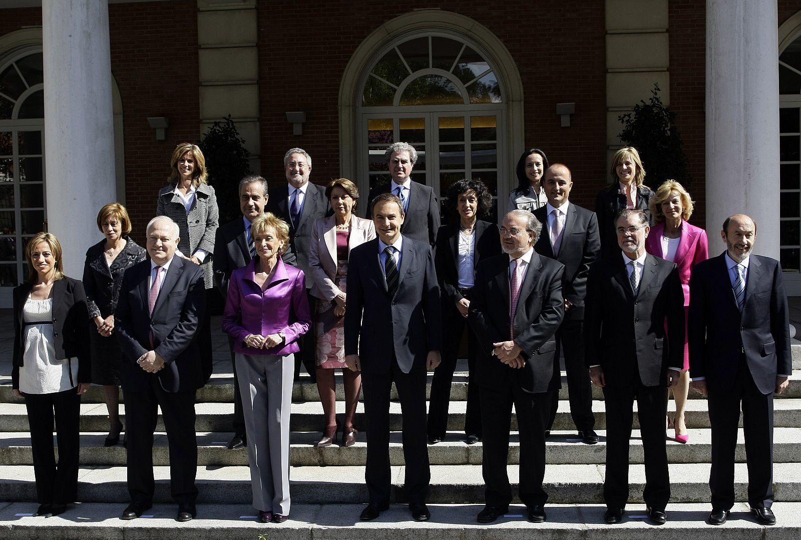 Foto de familia del hasta ahora Gobierno de España en La Moncloa.