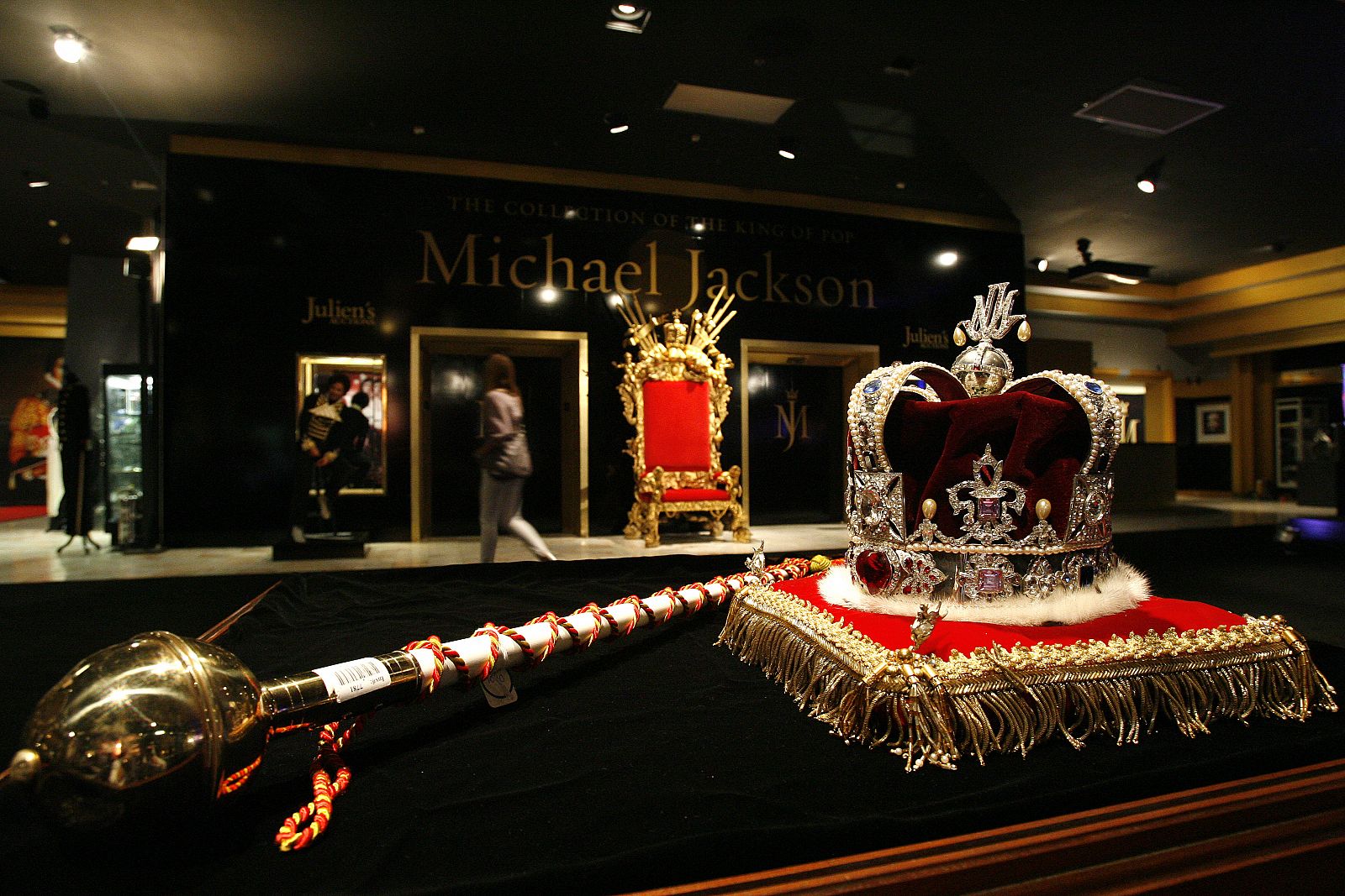 Objetos personales de Michael Jackson en la exposición de Beverly Hills