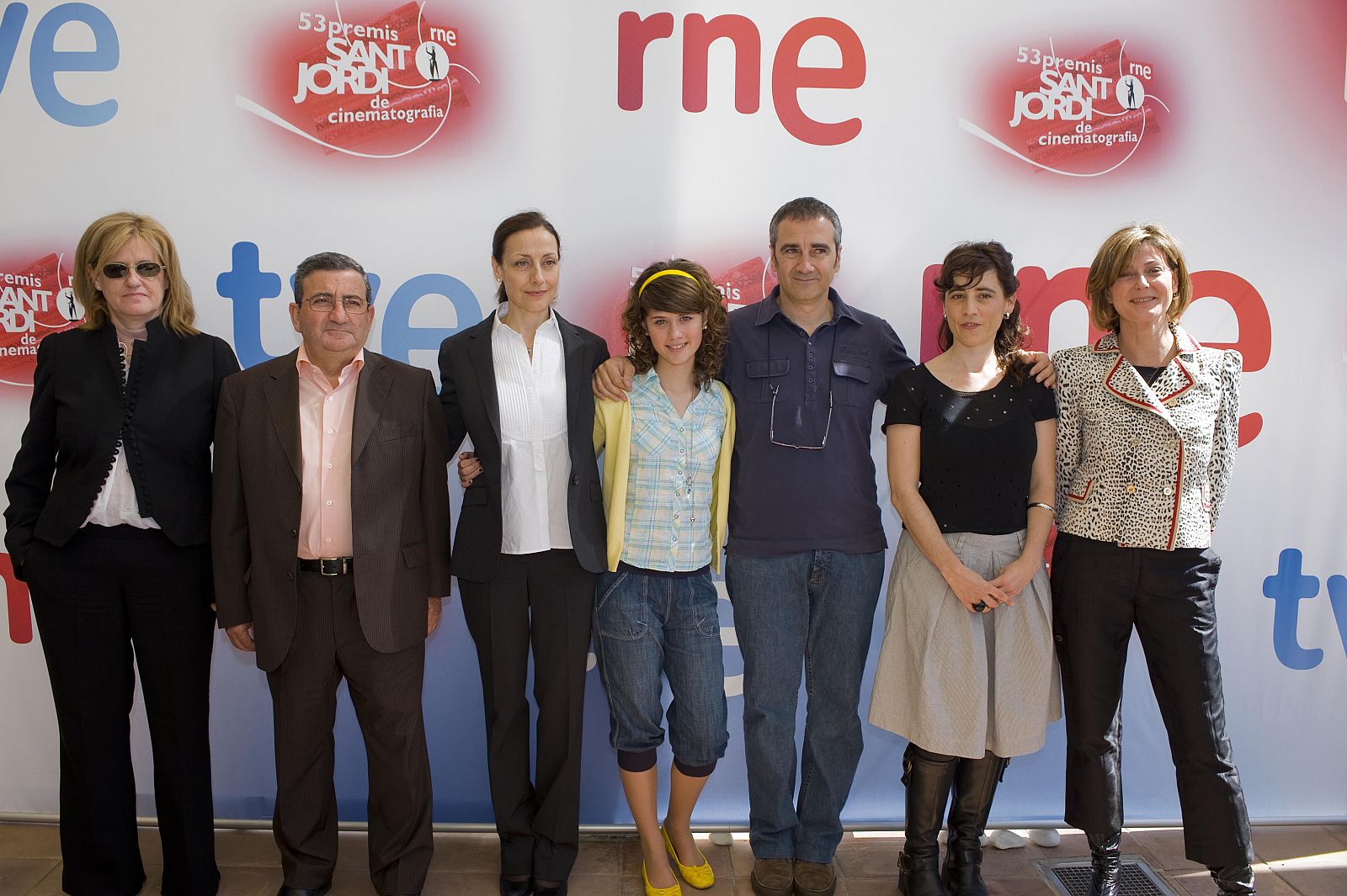 Imagen de los premiados en la 53 edición de los Premios Sant Jordi, junto con Montserrat Abbad (a la derecha del todo), directora de RTVE Catalunya.