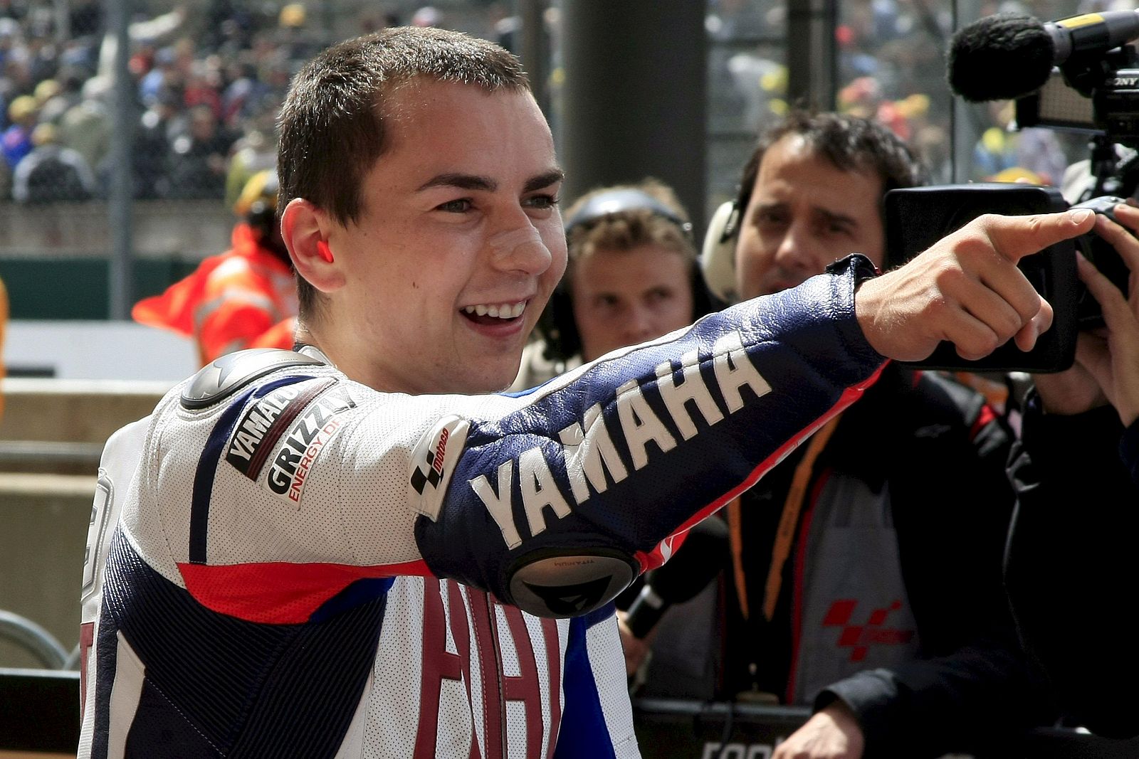 Jorge Lorenzo, de Yamaha, celebra su triunfo en el Gran Premio de Francia.