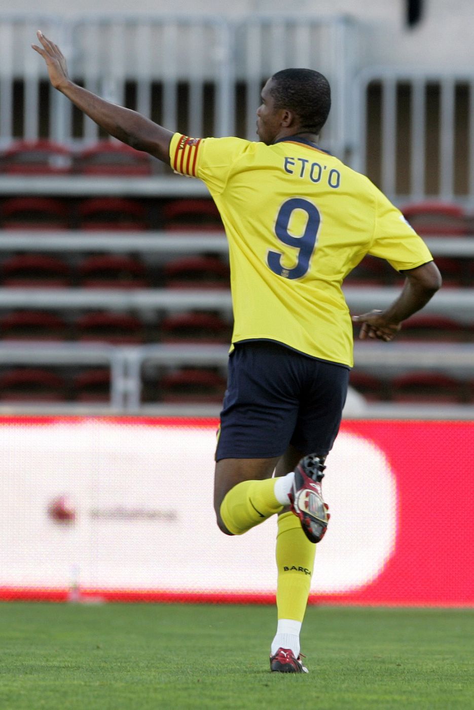 Samuel Eto'o celebra su último gol contra el Real Mallorca.