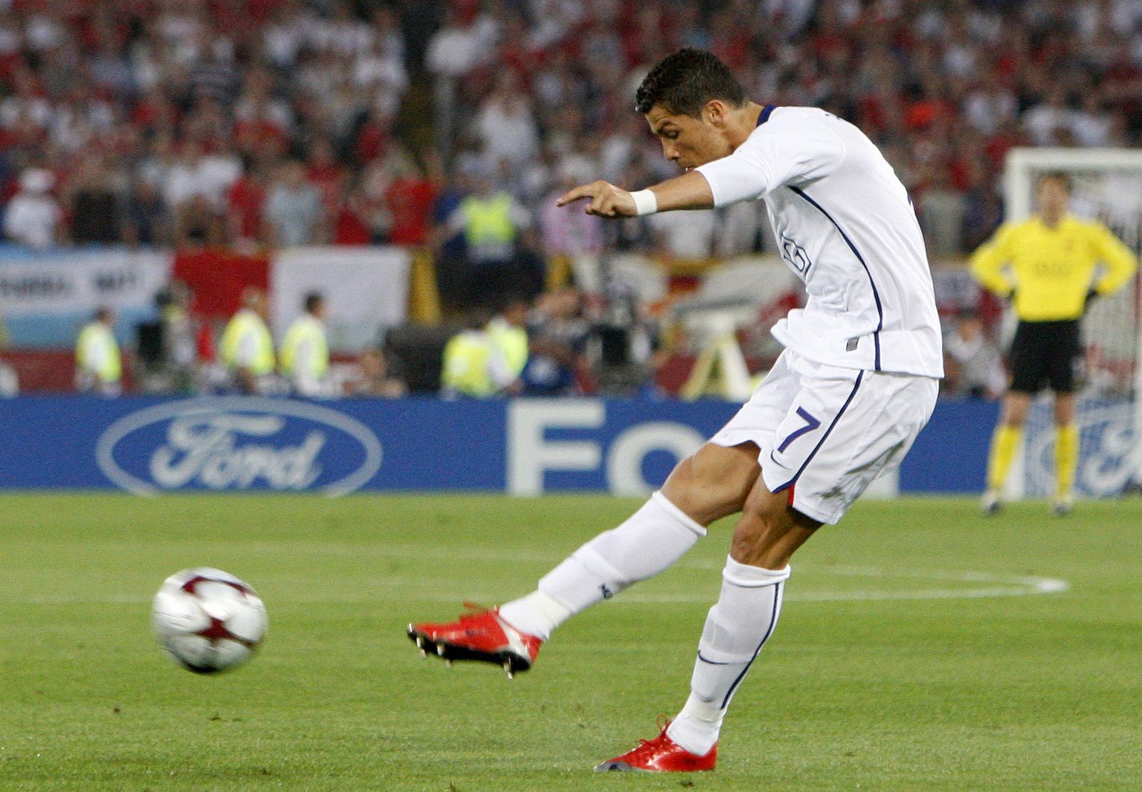 El delantero portugués, Cristiano Ronaldo, tiró seis veces a portería sin lograr meter la bola entre los tres palos.