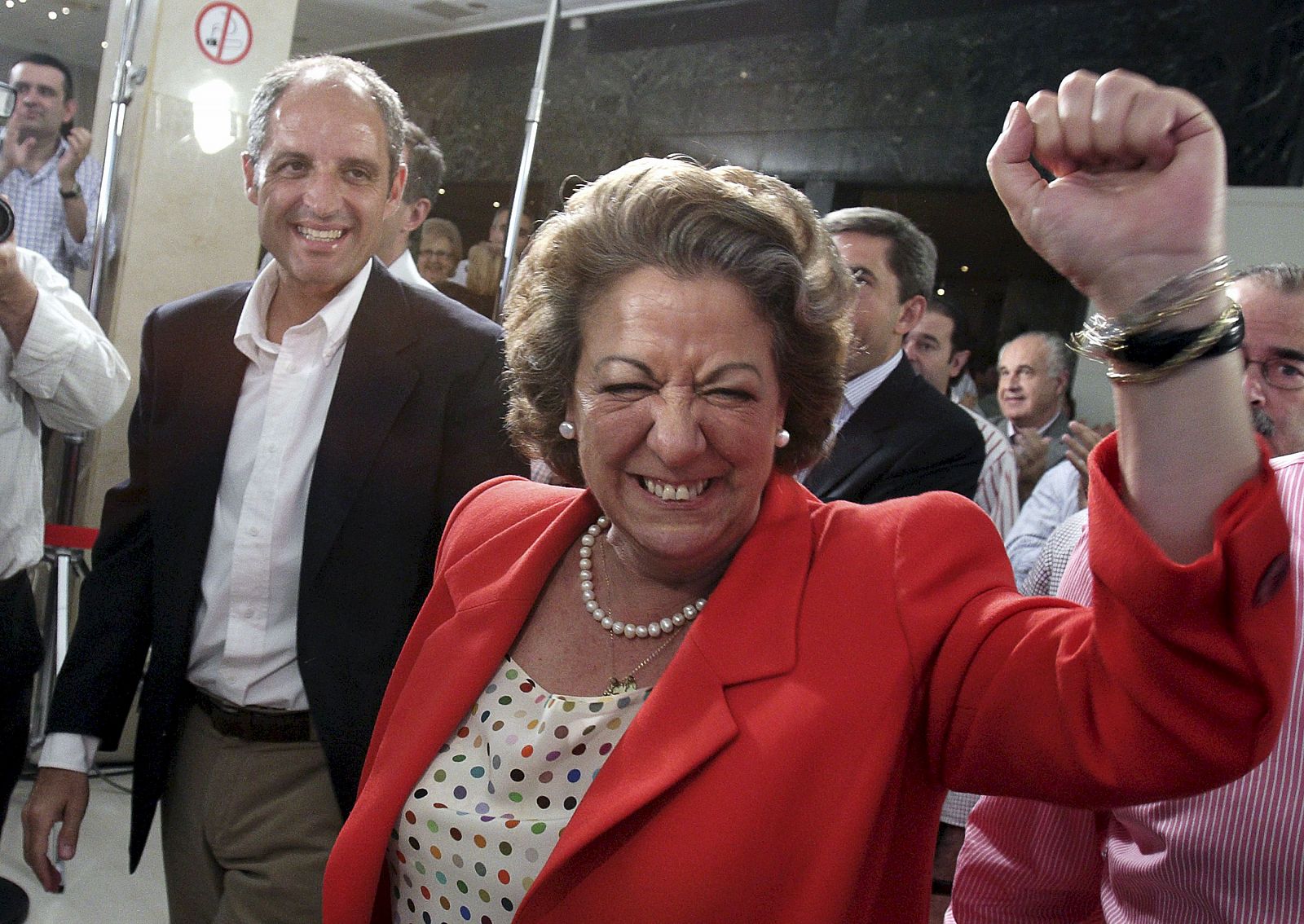 La alcaldesa de Valencia, Rita Barberá, acompañada por el president de la Generalitat, Francisco Camps