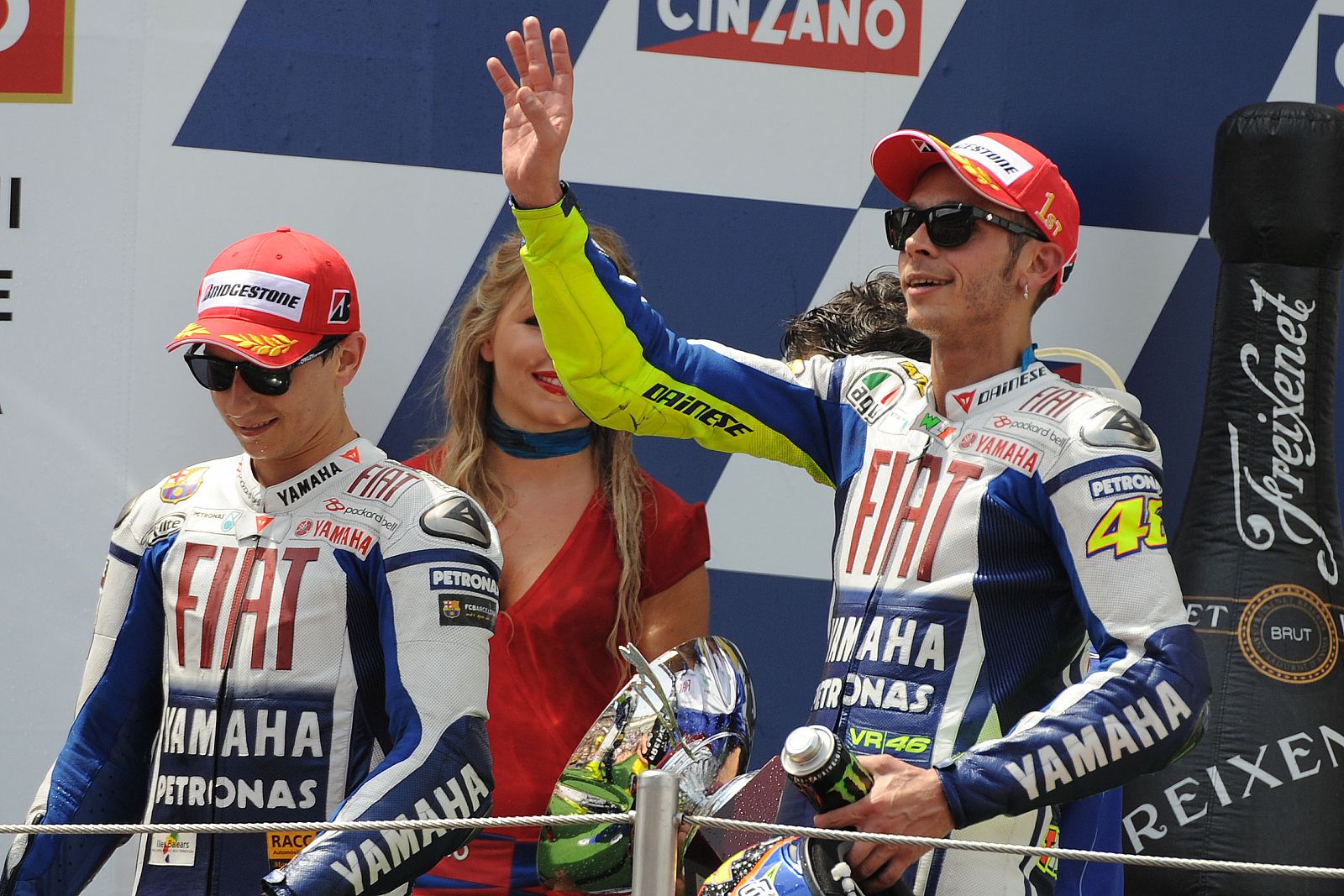 Rossi y Lorenzo dieron una lección de motociclismo del bueno.