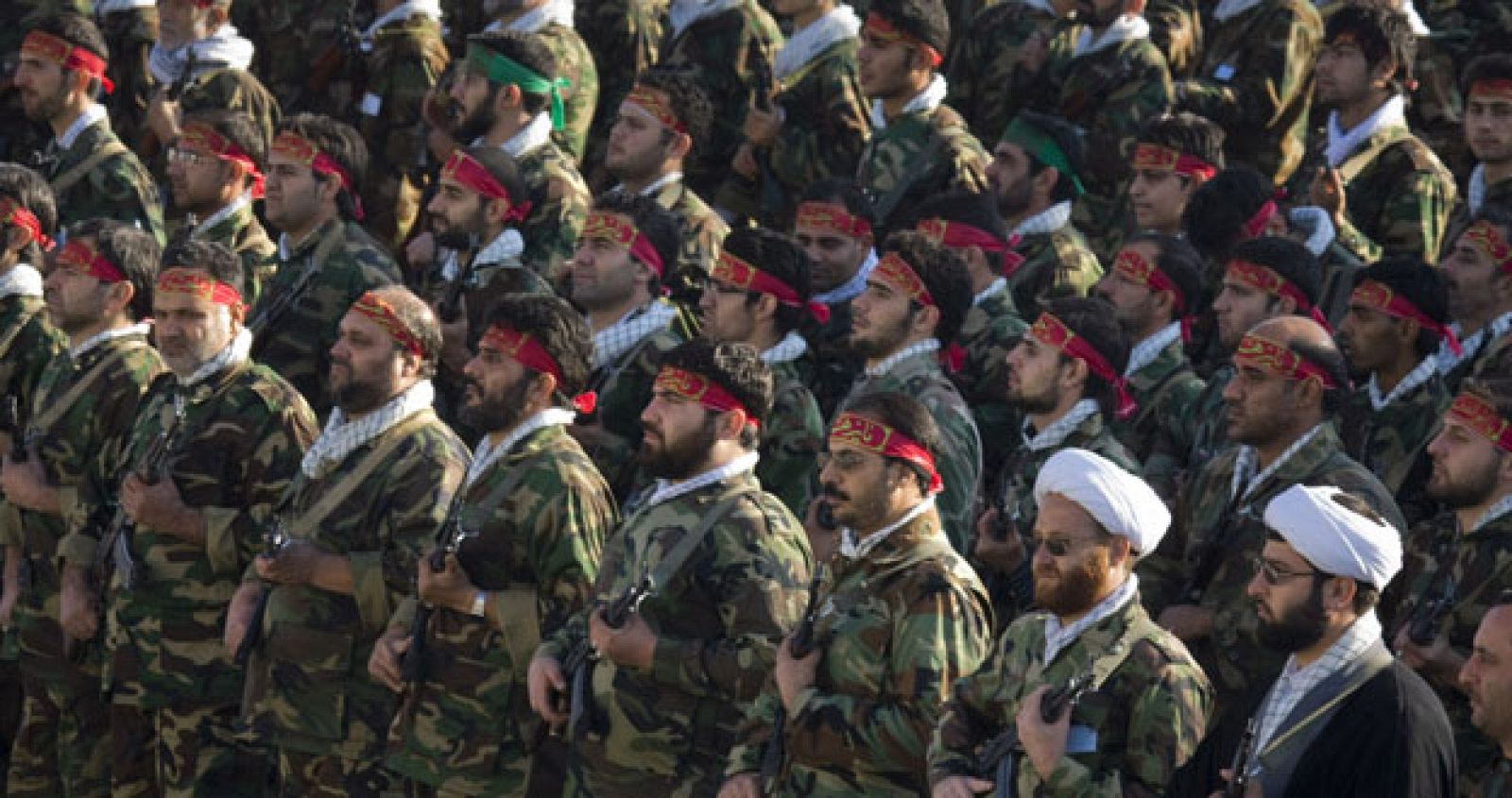 Algunos miembros "basij", vinculados al régimen iraní